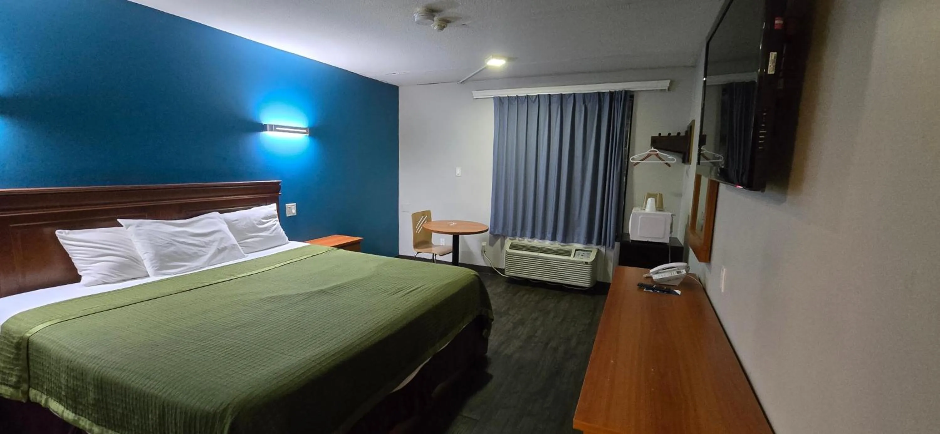 Bedroom, Bed in Avenue Motel