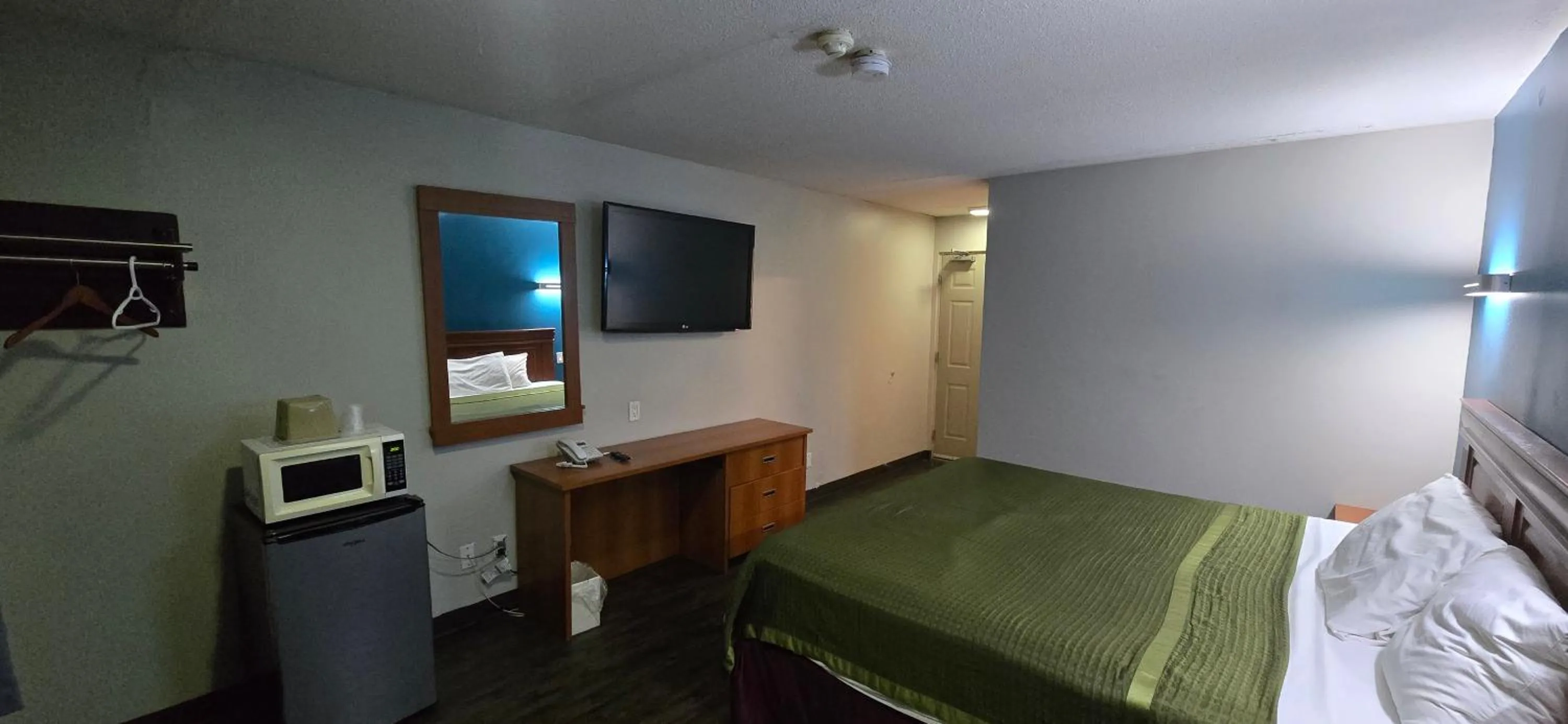 Bedroom, Bed in Avenue Motel