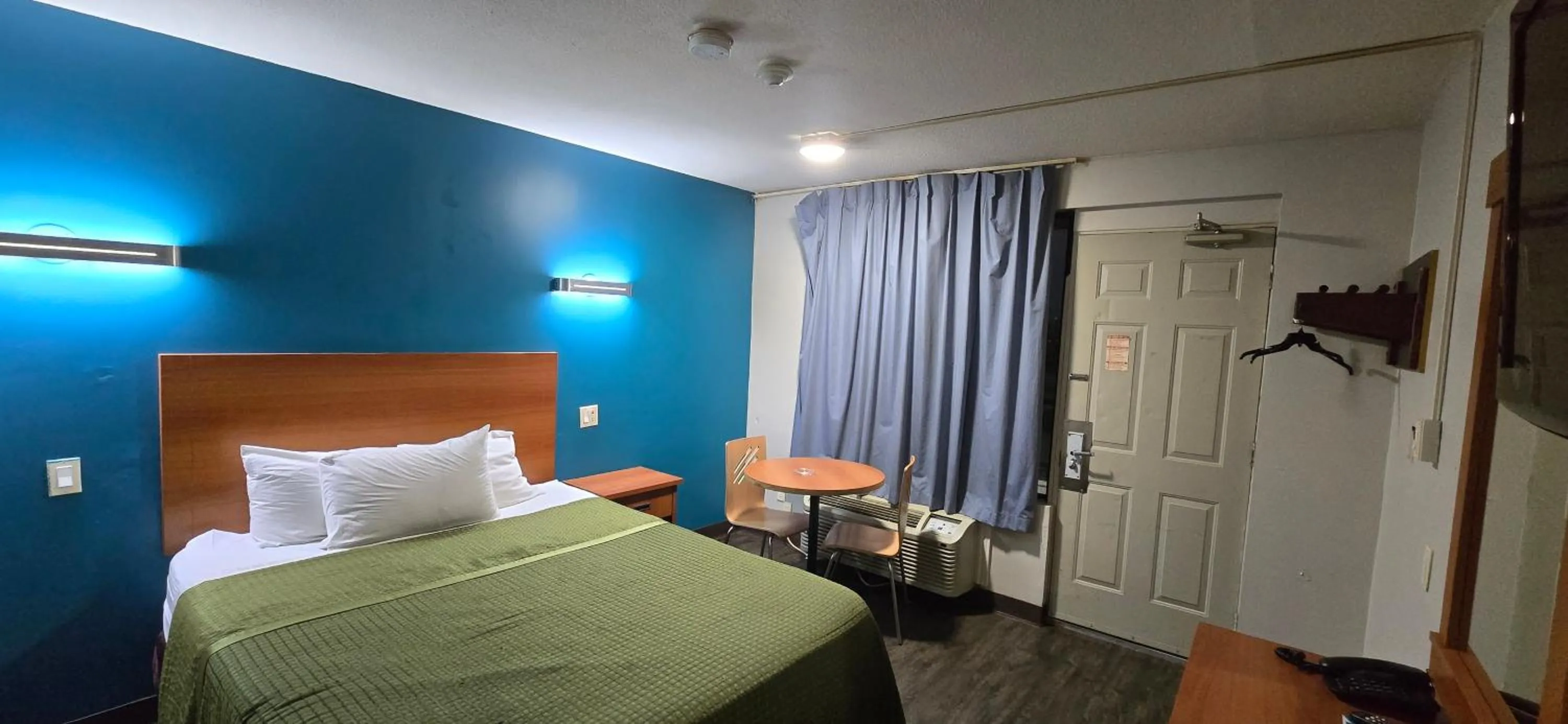 Bedroom, Bed in Avenue Motel