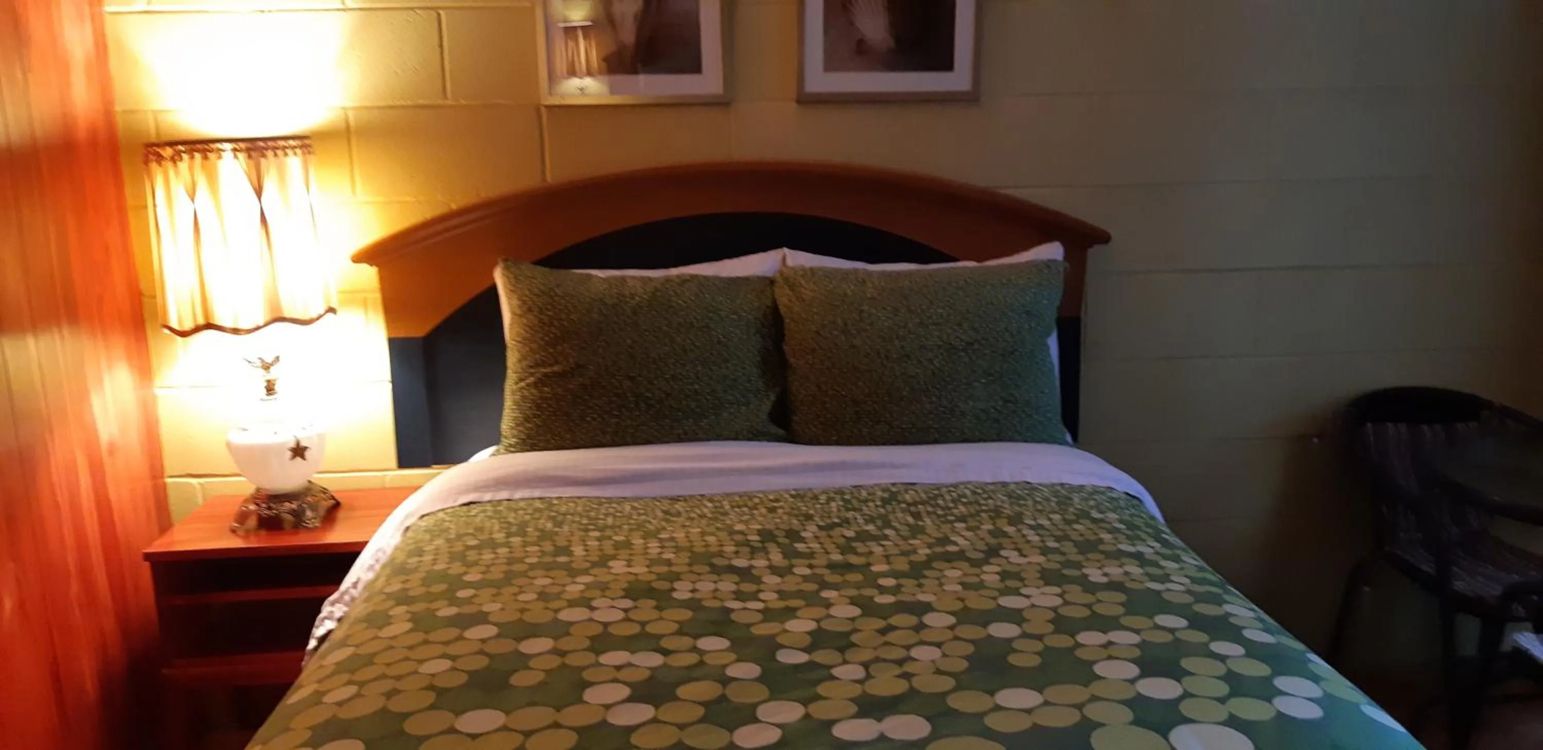 Bed in Pine Grove Motel