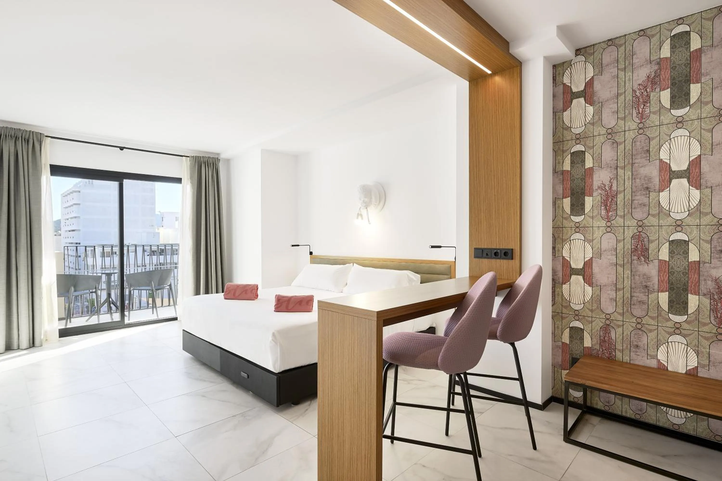 Balcony/Terrace, Bed in Stic Urban Hotel & SPA