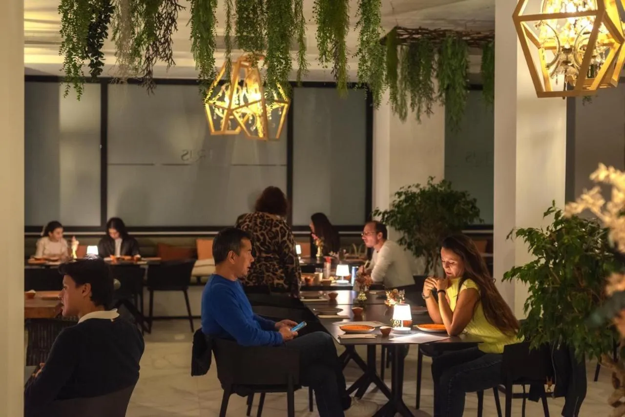 Restaurant/places to eat in Stic Urban Hotel & SPA