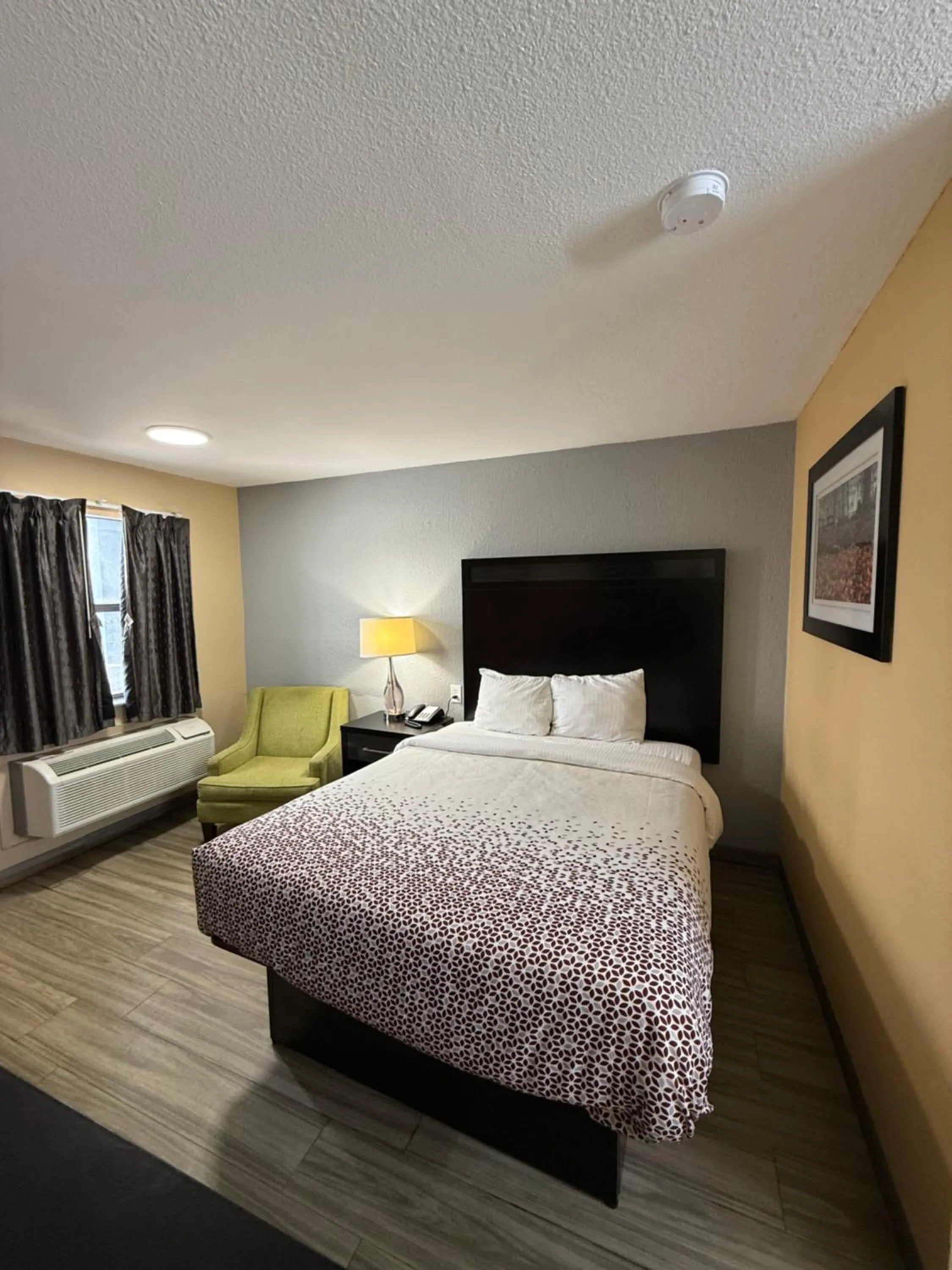 Bedroom in Travel Inn