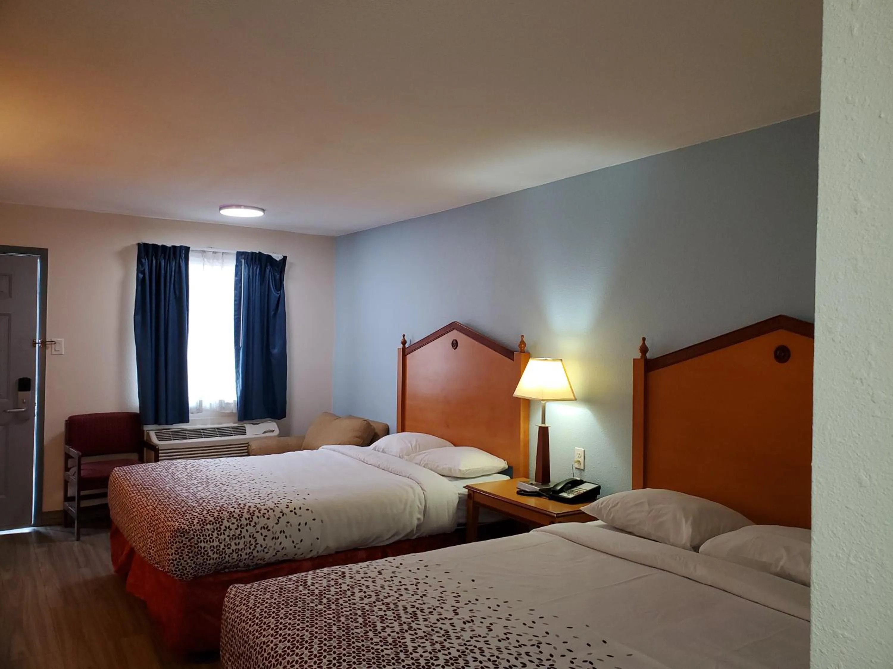 Bedroom in Travel Inn