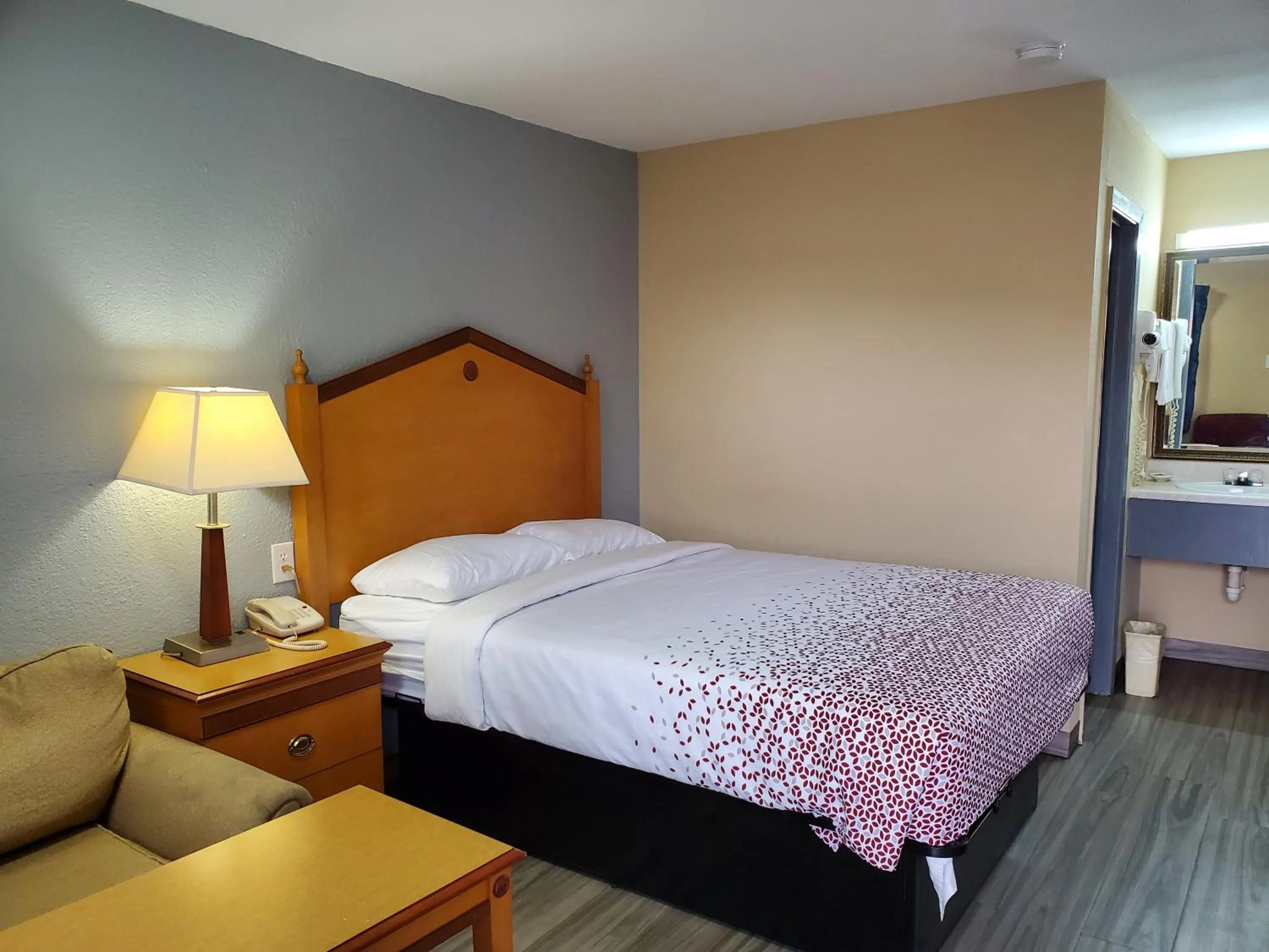 Bedroom in Travel Inn