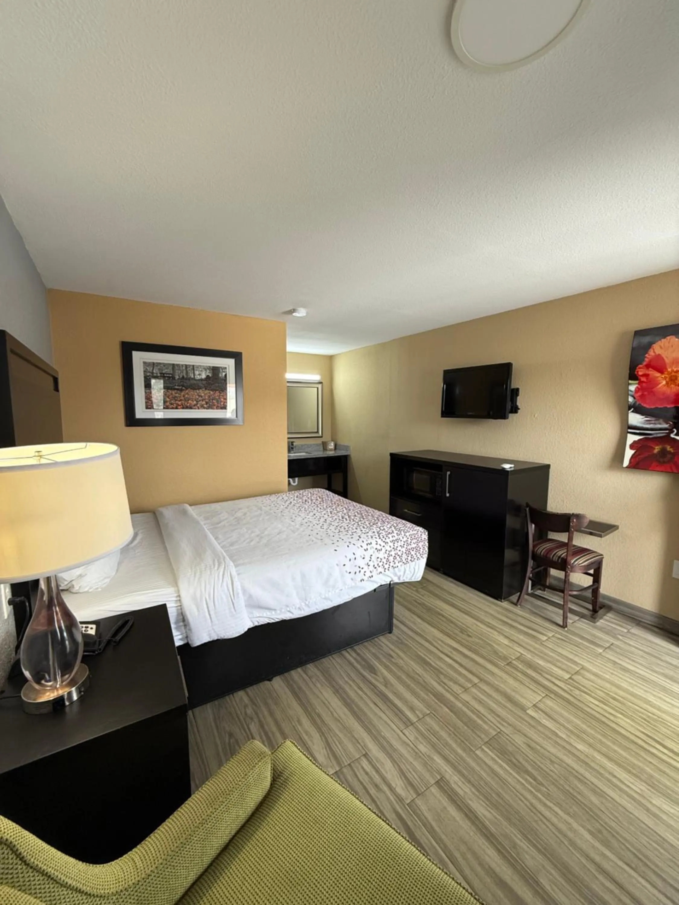 Bedroom in Travel Inn