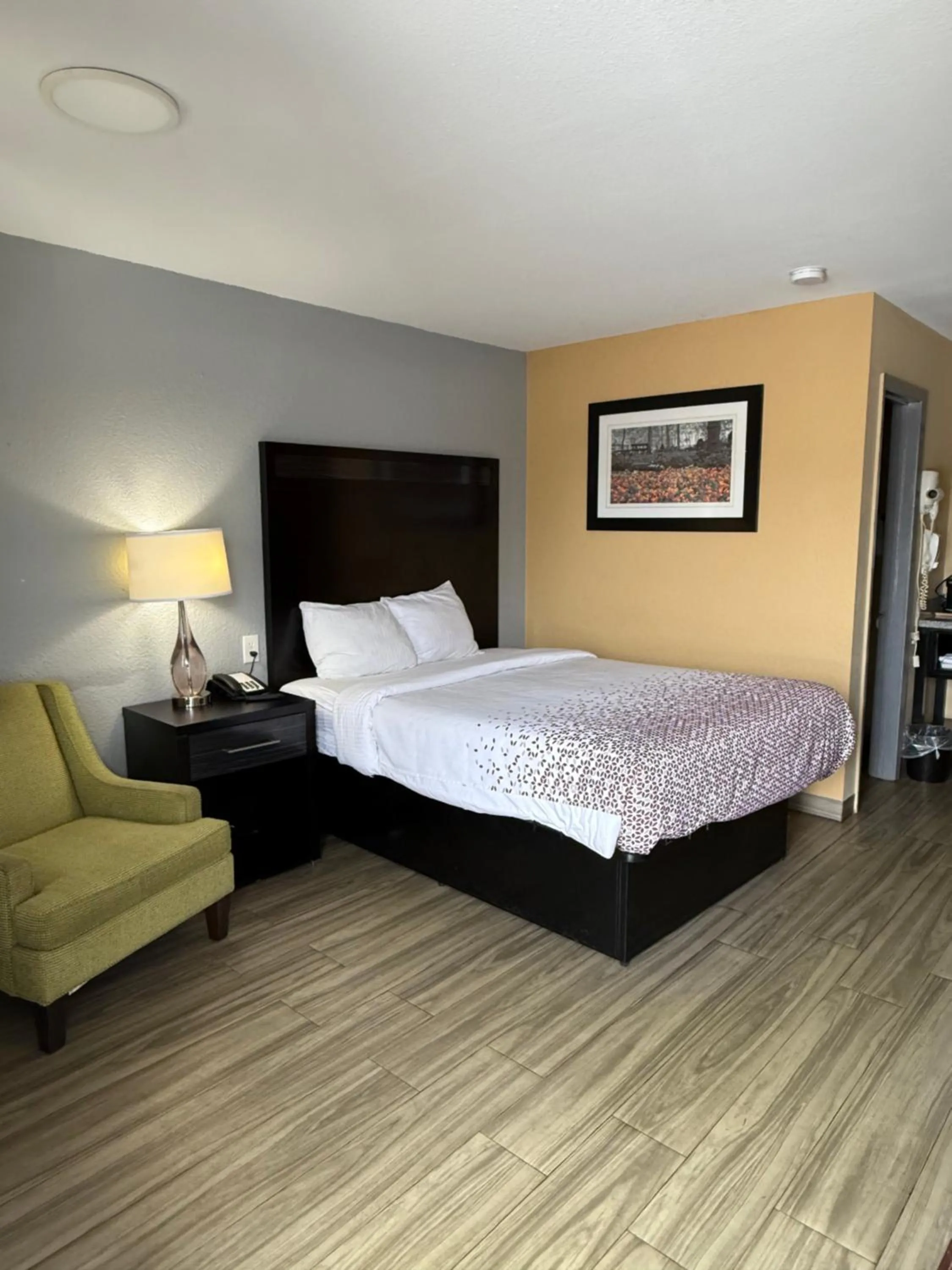 Bedroom in Travel Inn