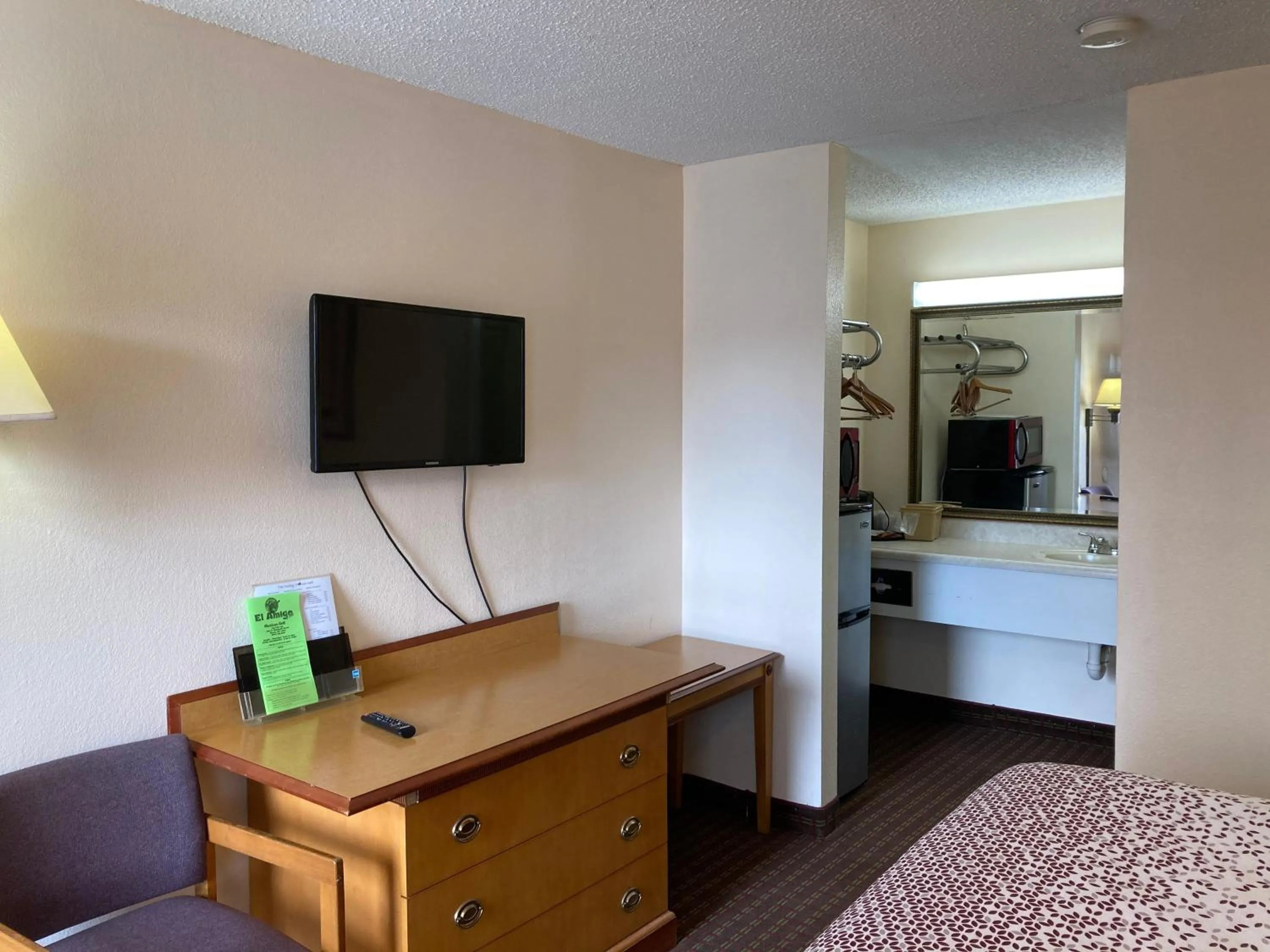 Bedroom in Travel Inn