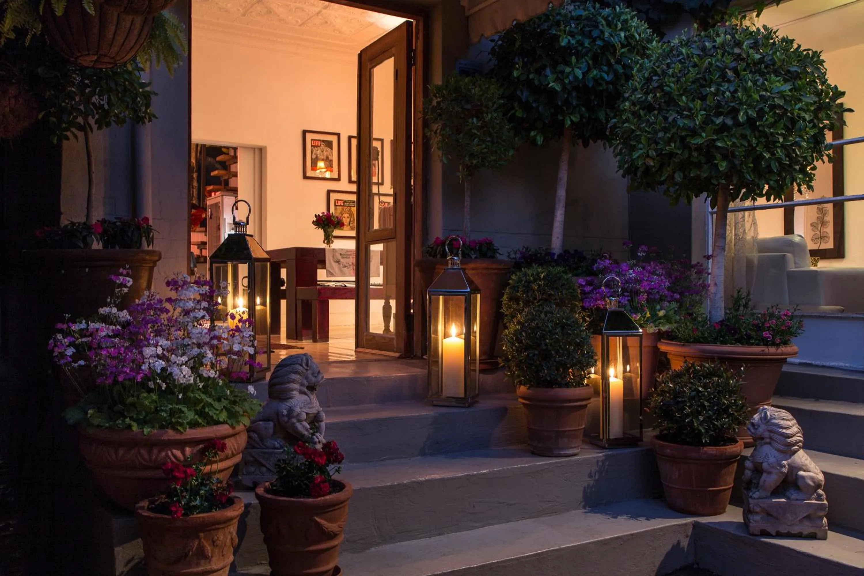 Facade/entrance in Life on 3rd