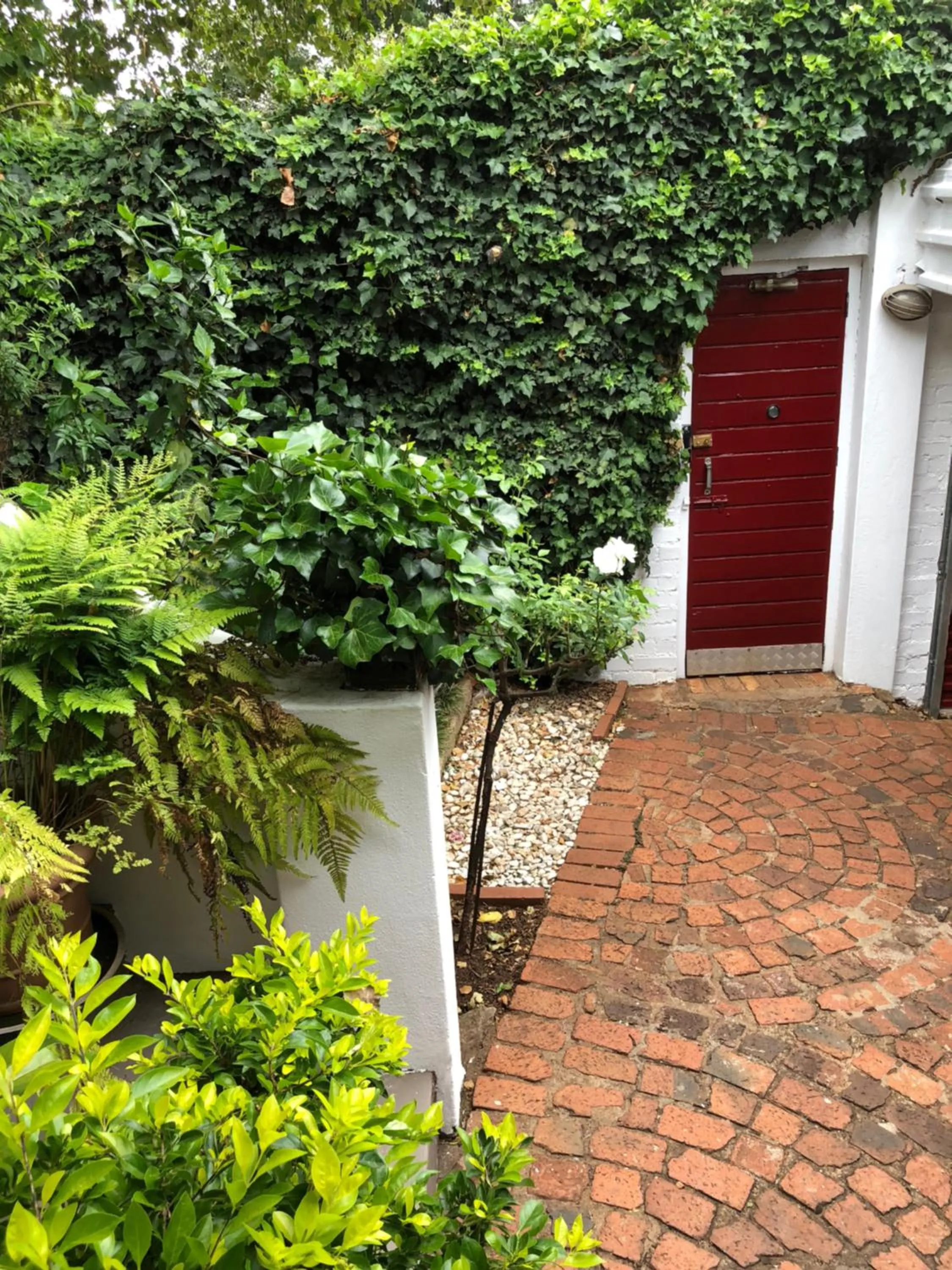 Facade/entrance in Life on 3rd