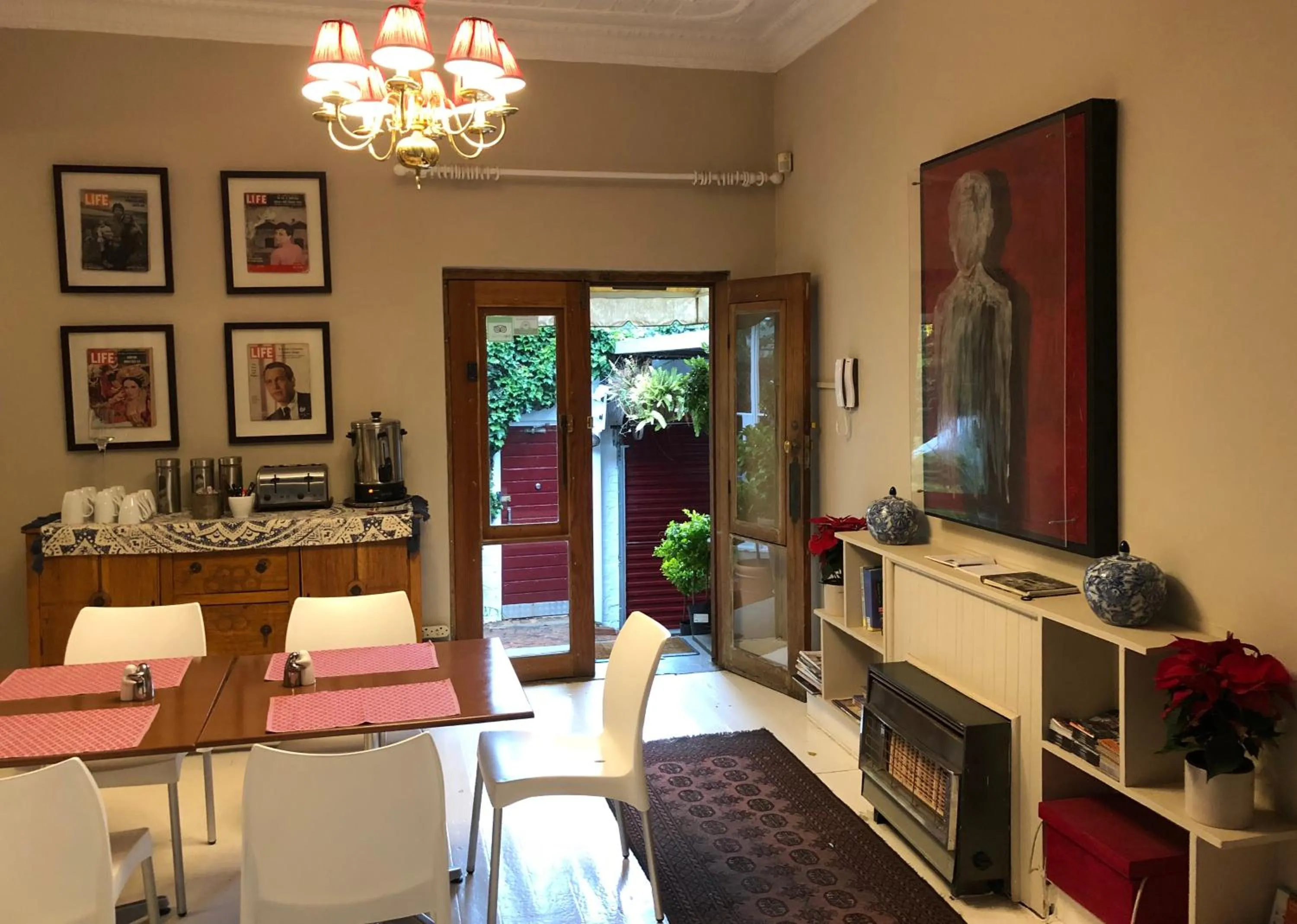 Dining area in Life on 3rd