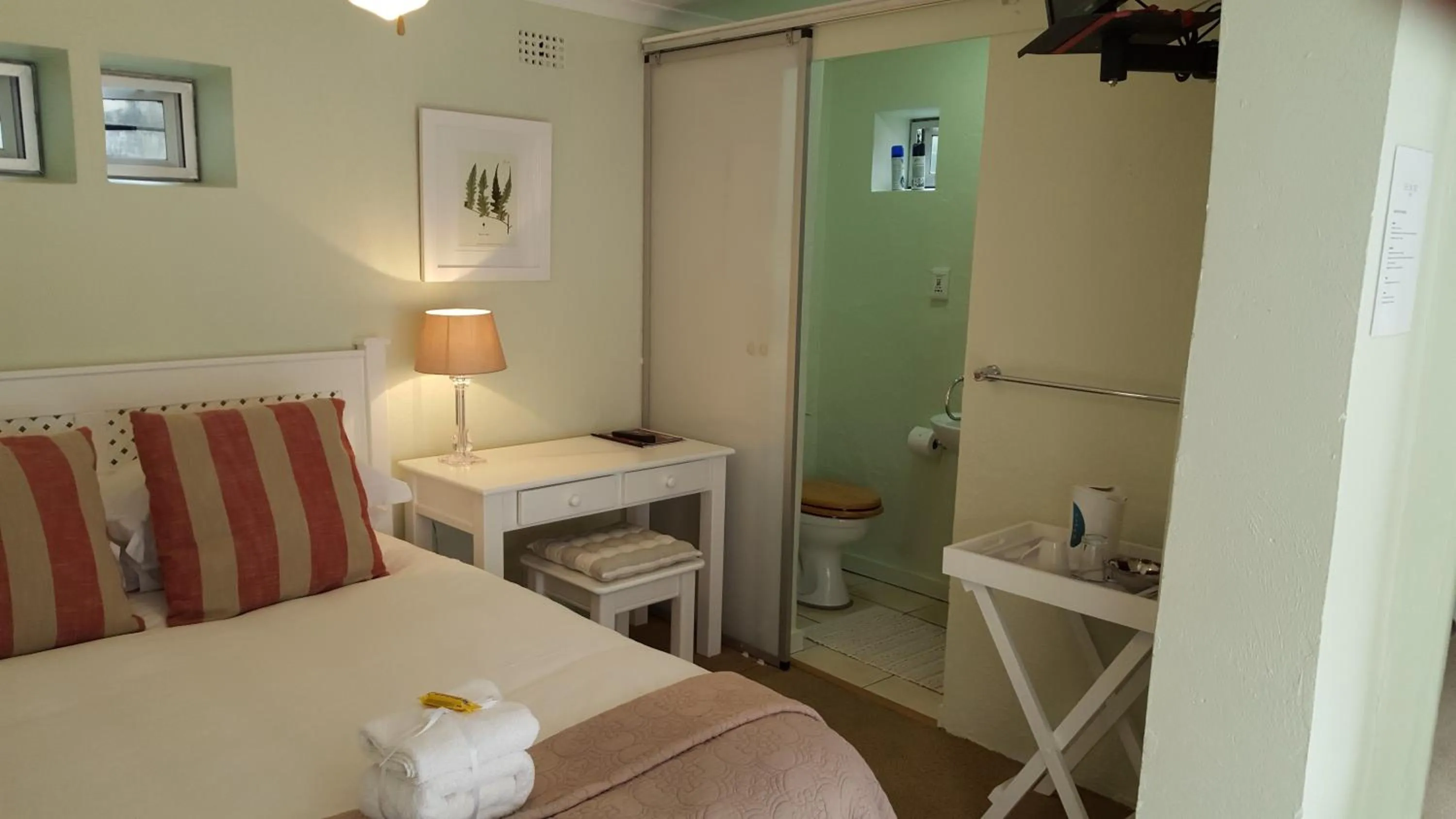 Bathroom, Bed in Life on 3rd