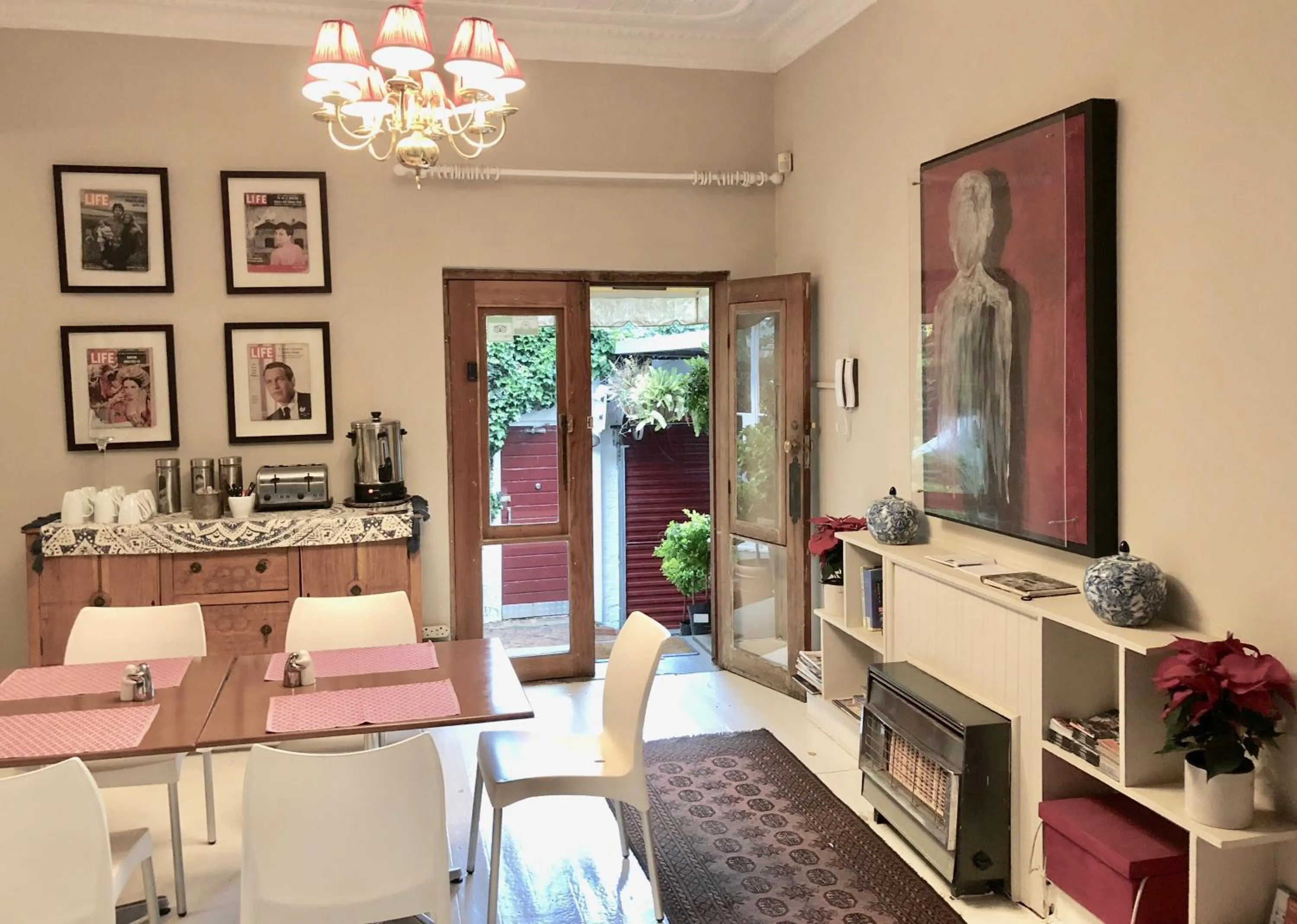 Dining area in Life on 3rd