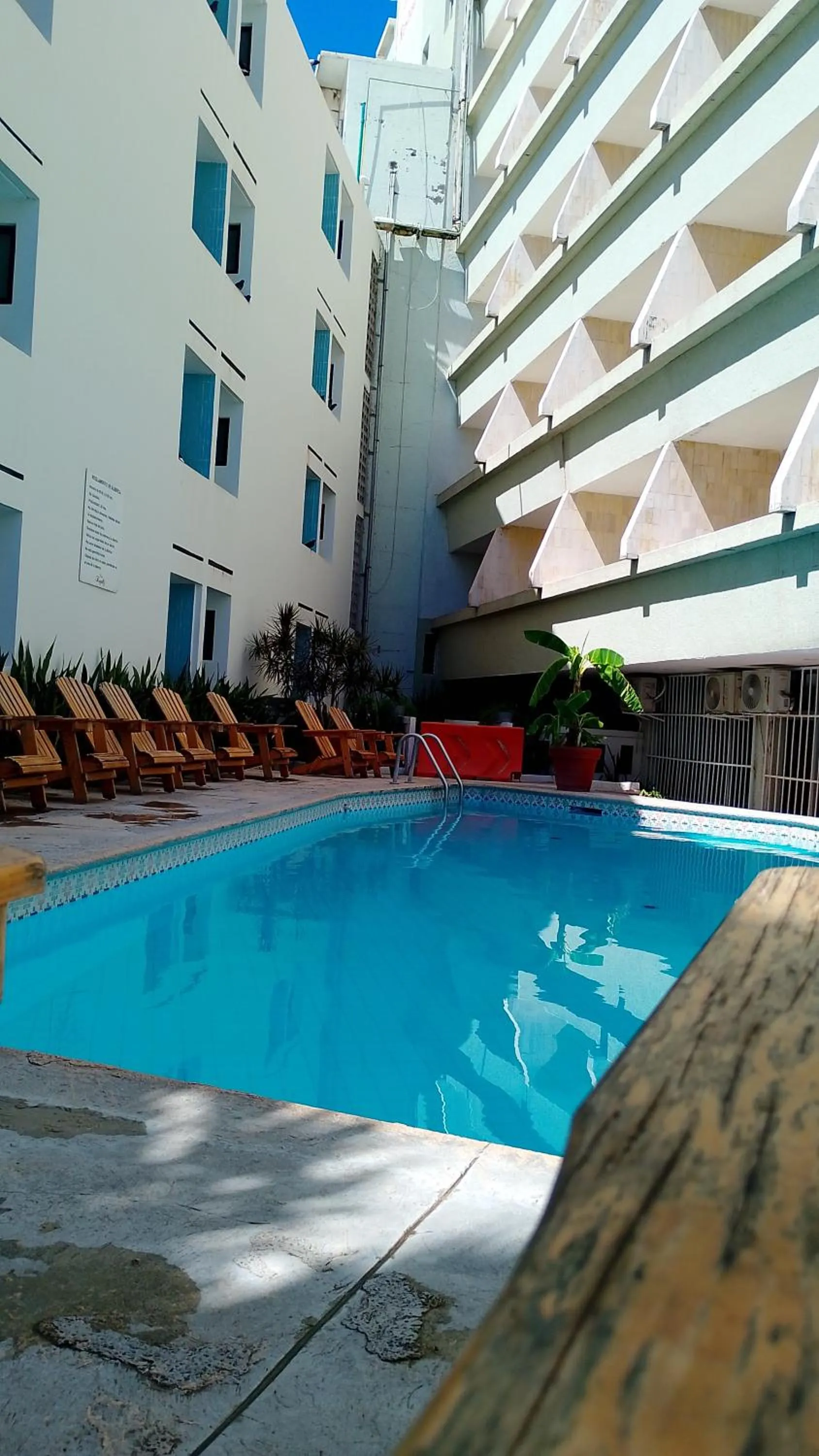 Swimming pool in Hotel Royalty