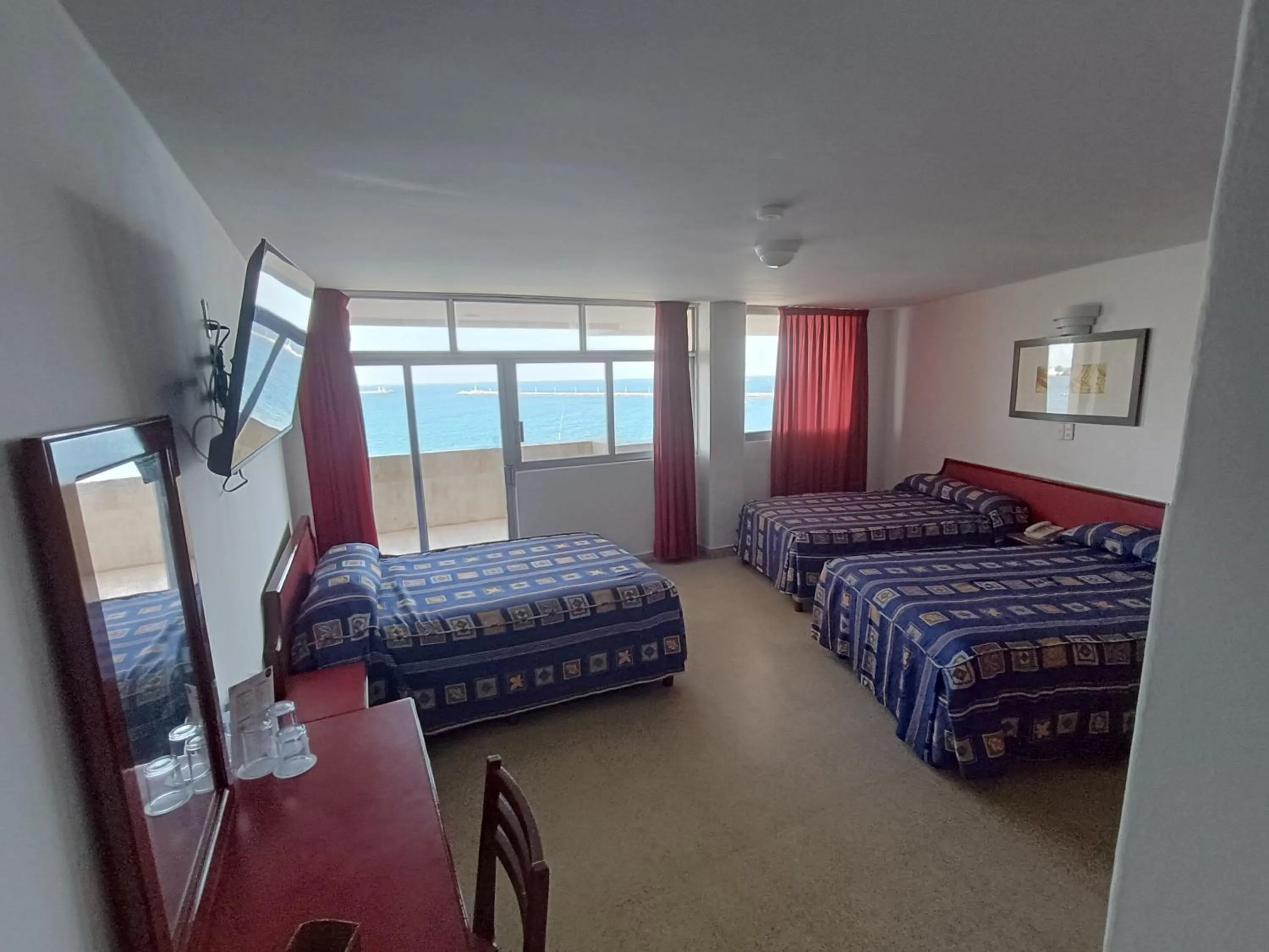 Photo of the whole room, Bed in Hotel Royalty