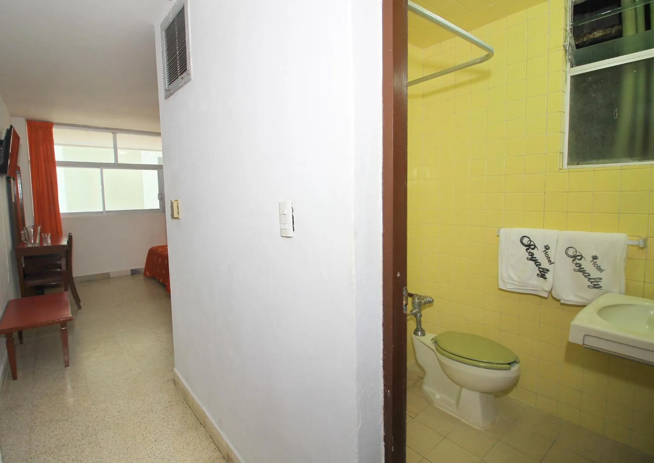 Bathroom in Hotel Royalty