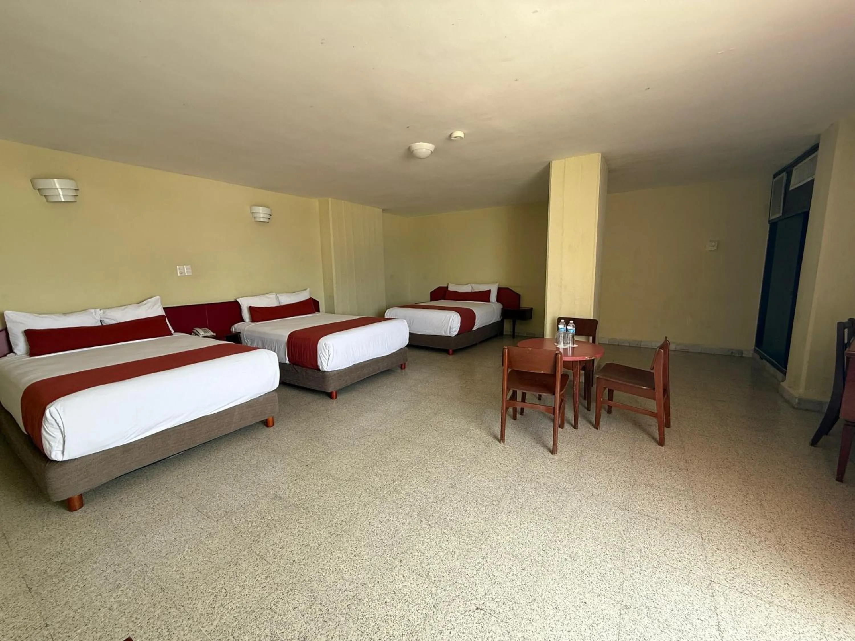 Photo of the whole room, Bed in Hotel Royalty