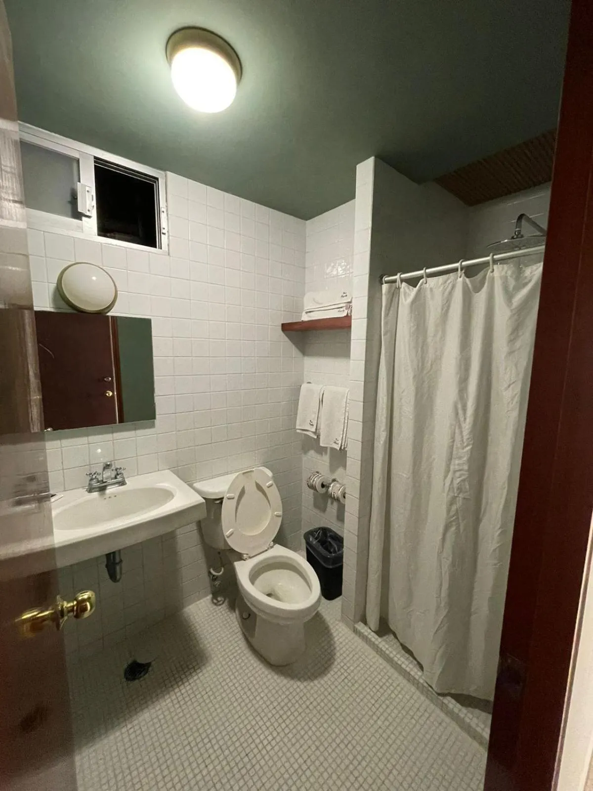 Bathroom in Hotel Royalty