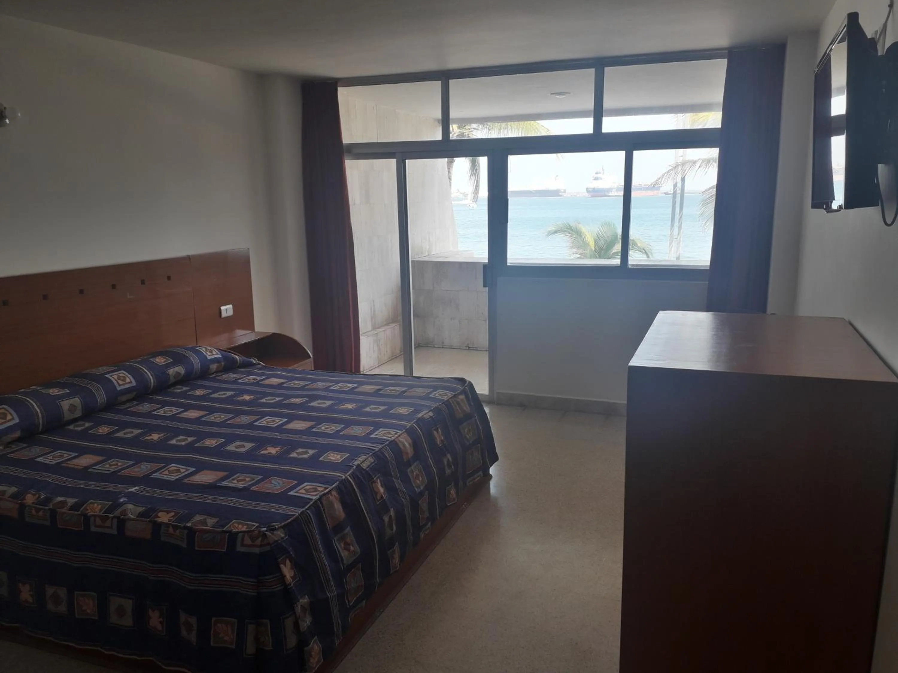 Bed in Hotel Royalty