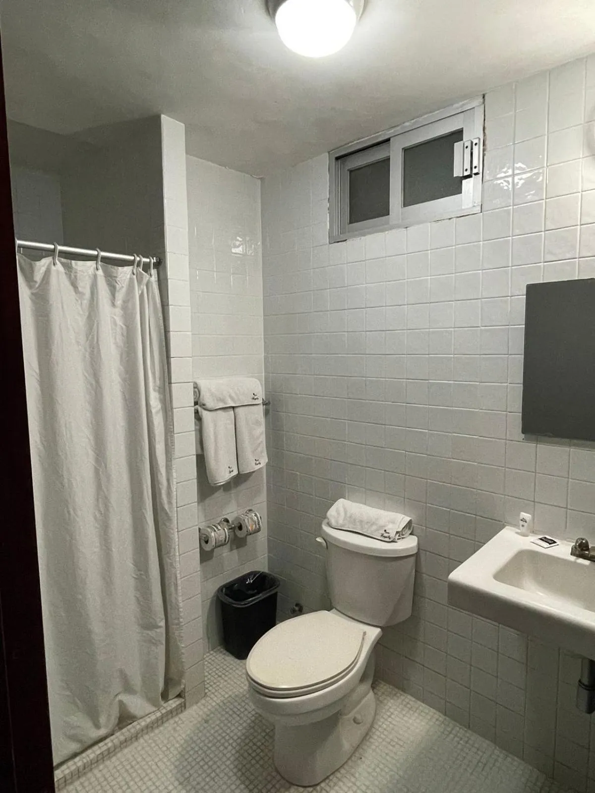 Bathroom in Hotel Royalty