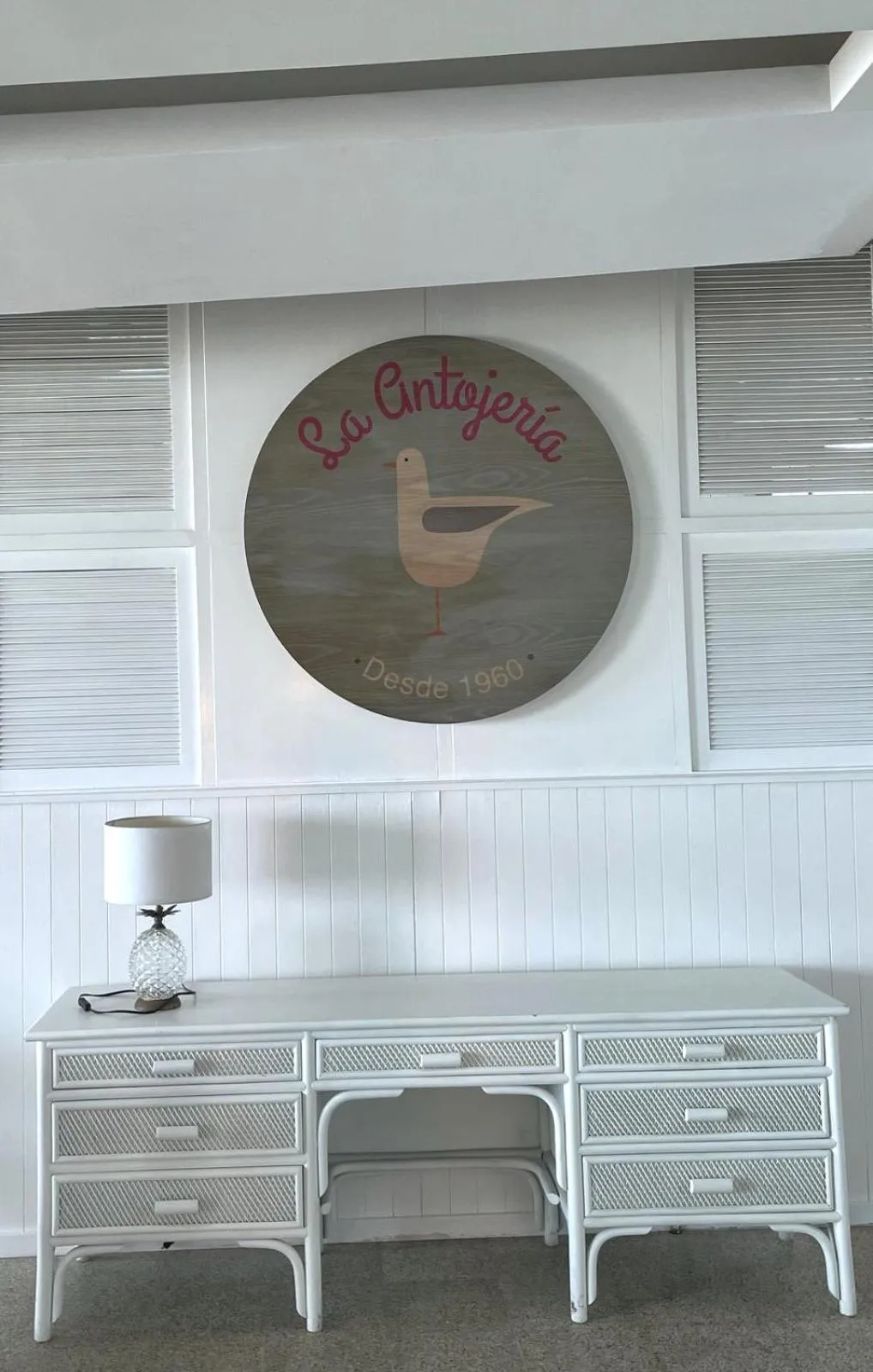 Restaurant/places to eat in Hotel Royalty