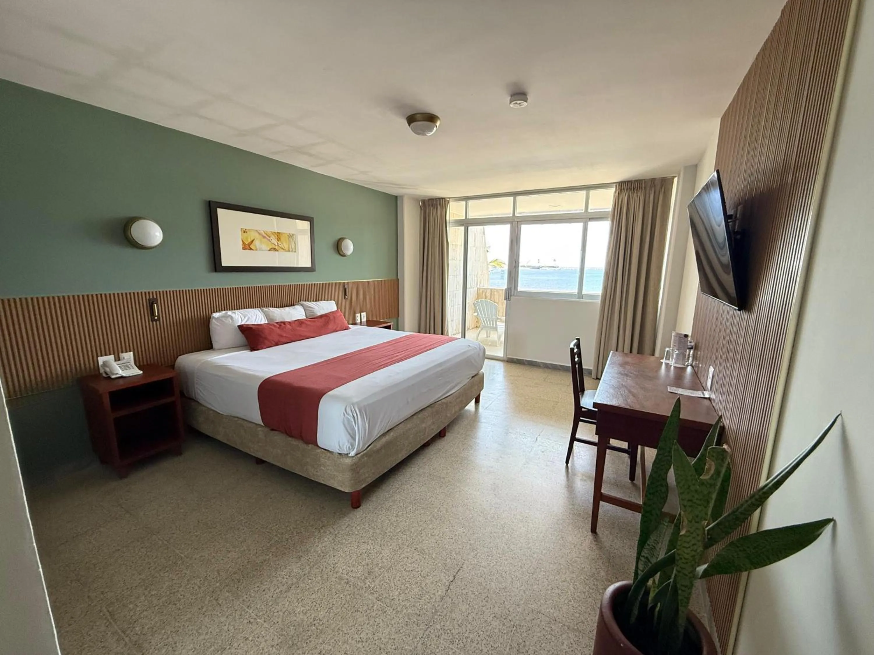 Photo of the whole room, Bed in Hotel Royalty