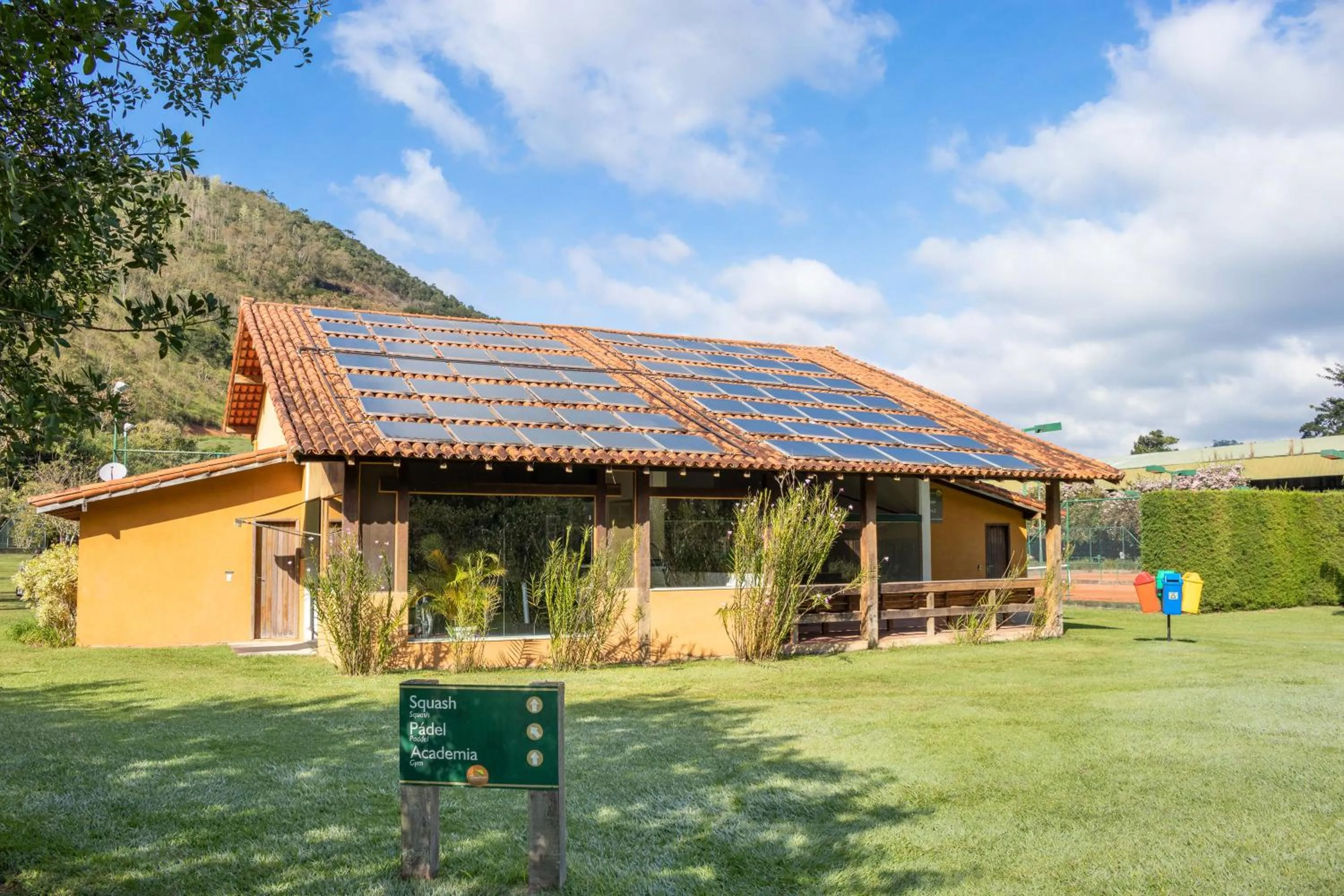 Property building in Bomtempo Itaipava by Castelo Itaipava