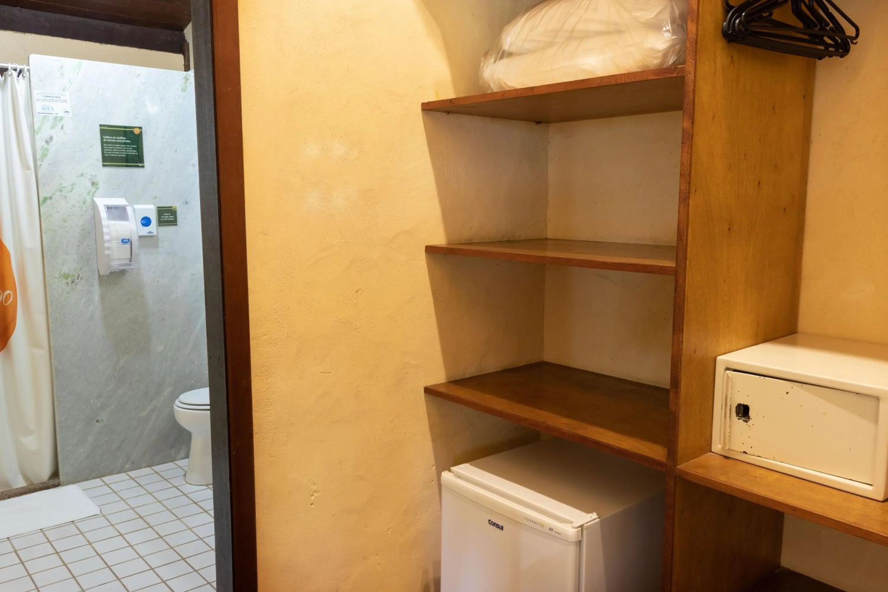 Toilet in Bomtempo Itaipava by Castelo Itaipava