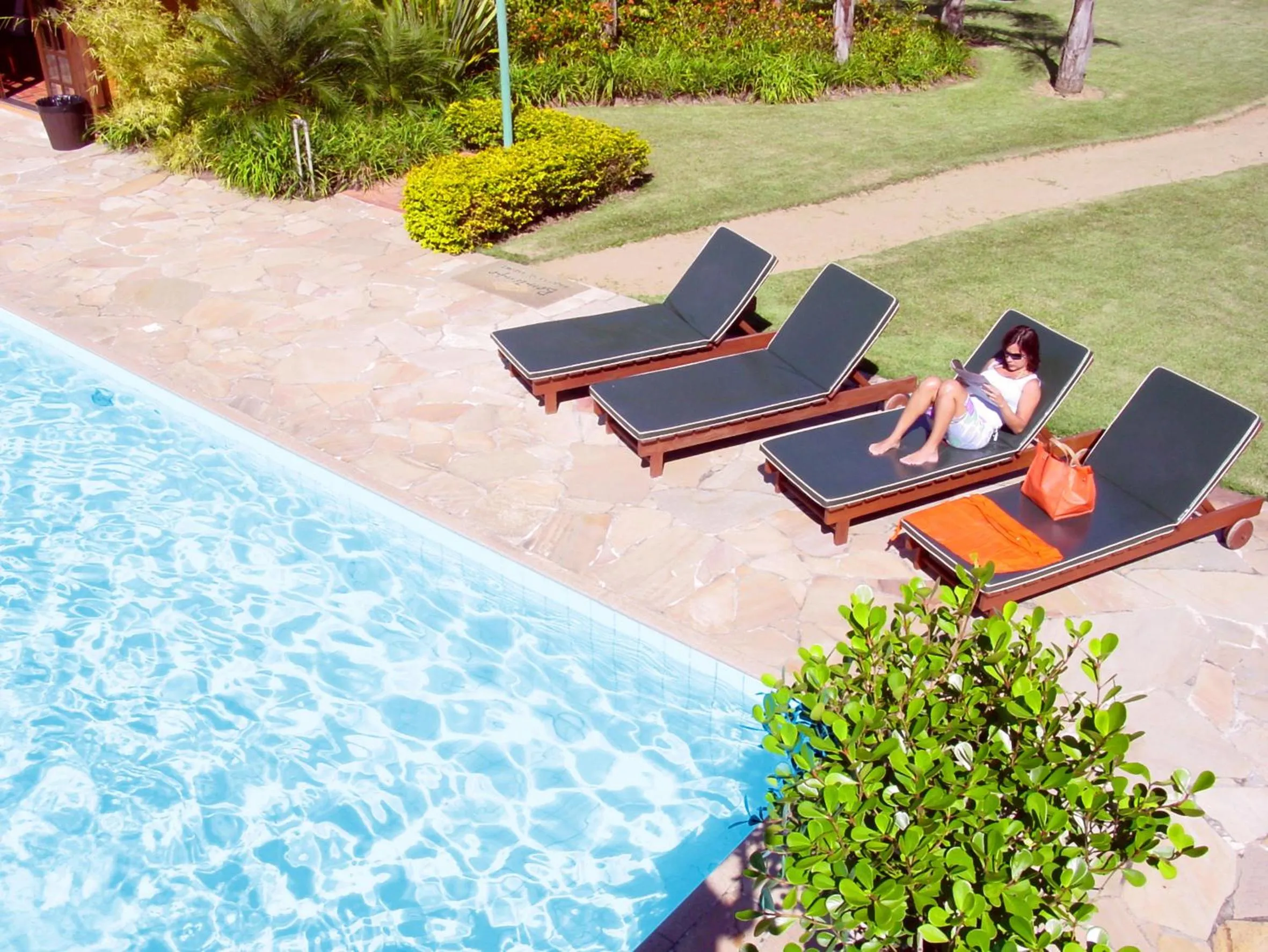 Swimming pool in Bomtempo Itaipava by Castelo Itaipava