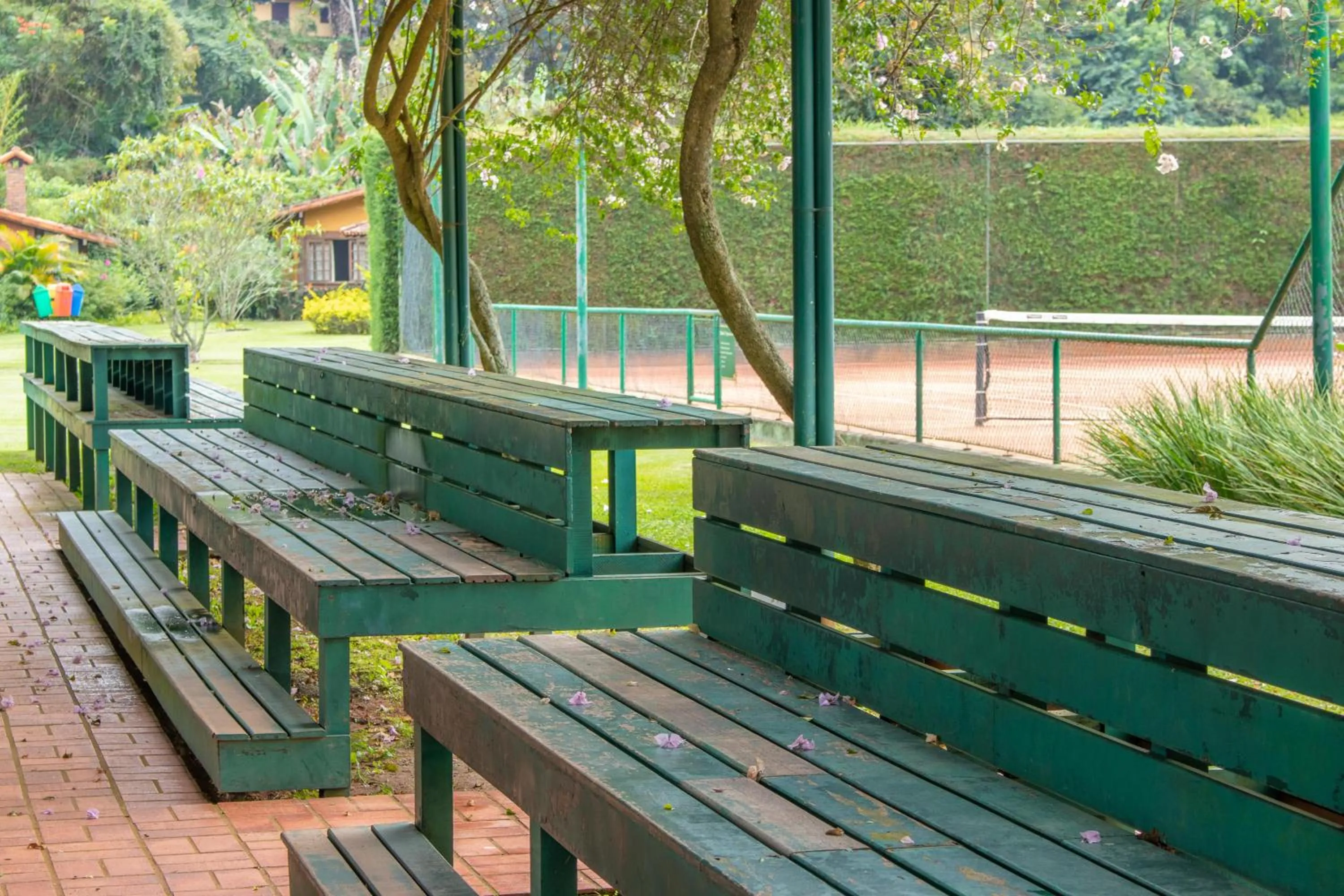 Tennis court in Bomtempo Itaipava by Castelo Itaipava