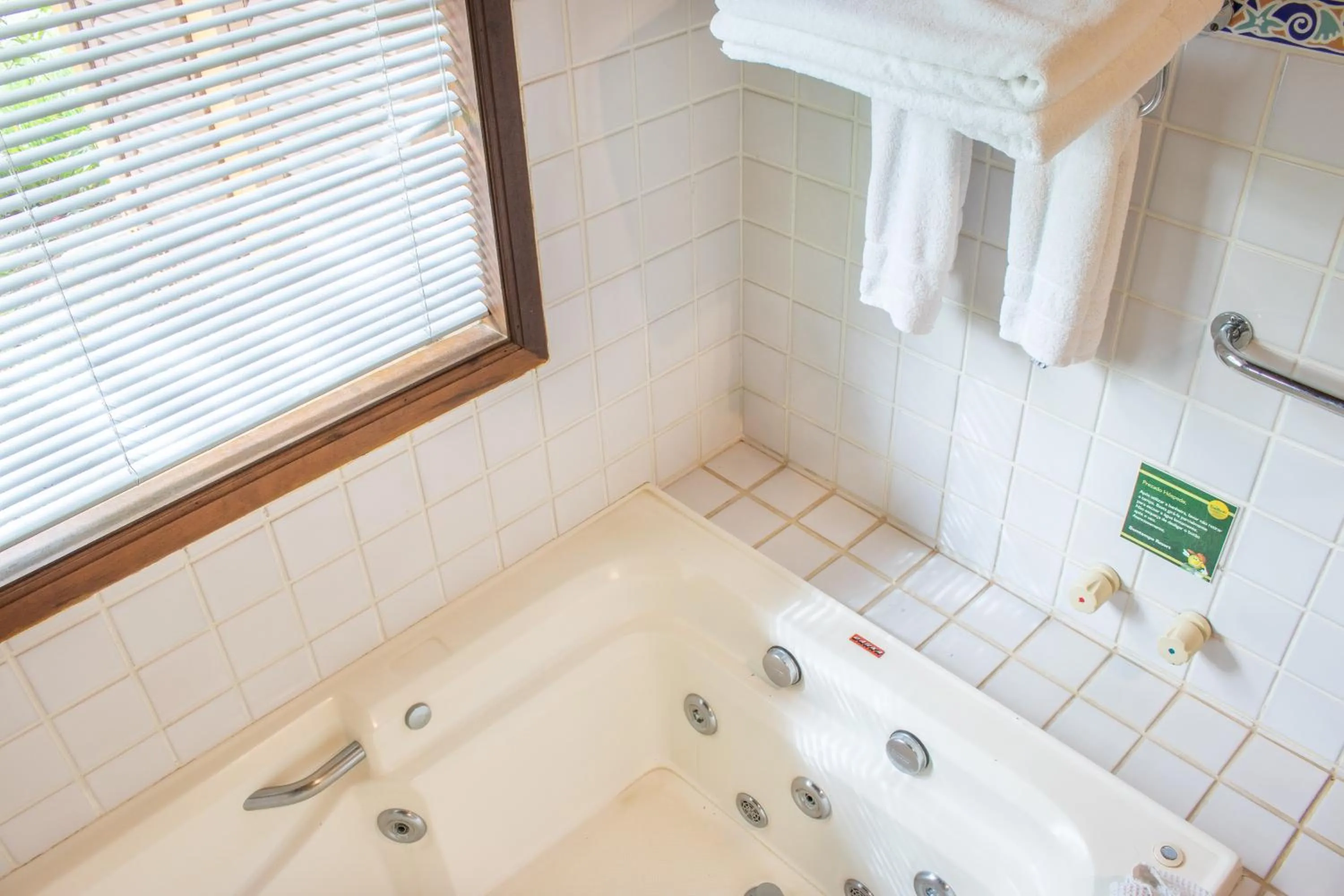 Toilet in Bomtempo Itaipava by Castelo Itaipava