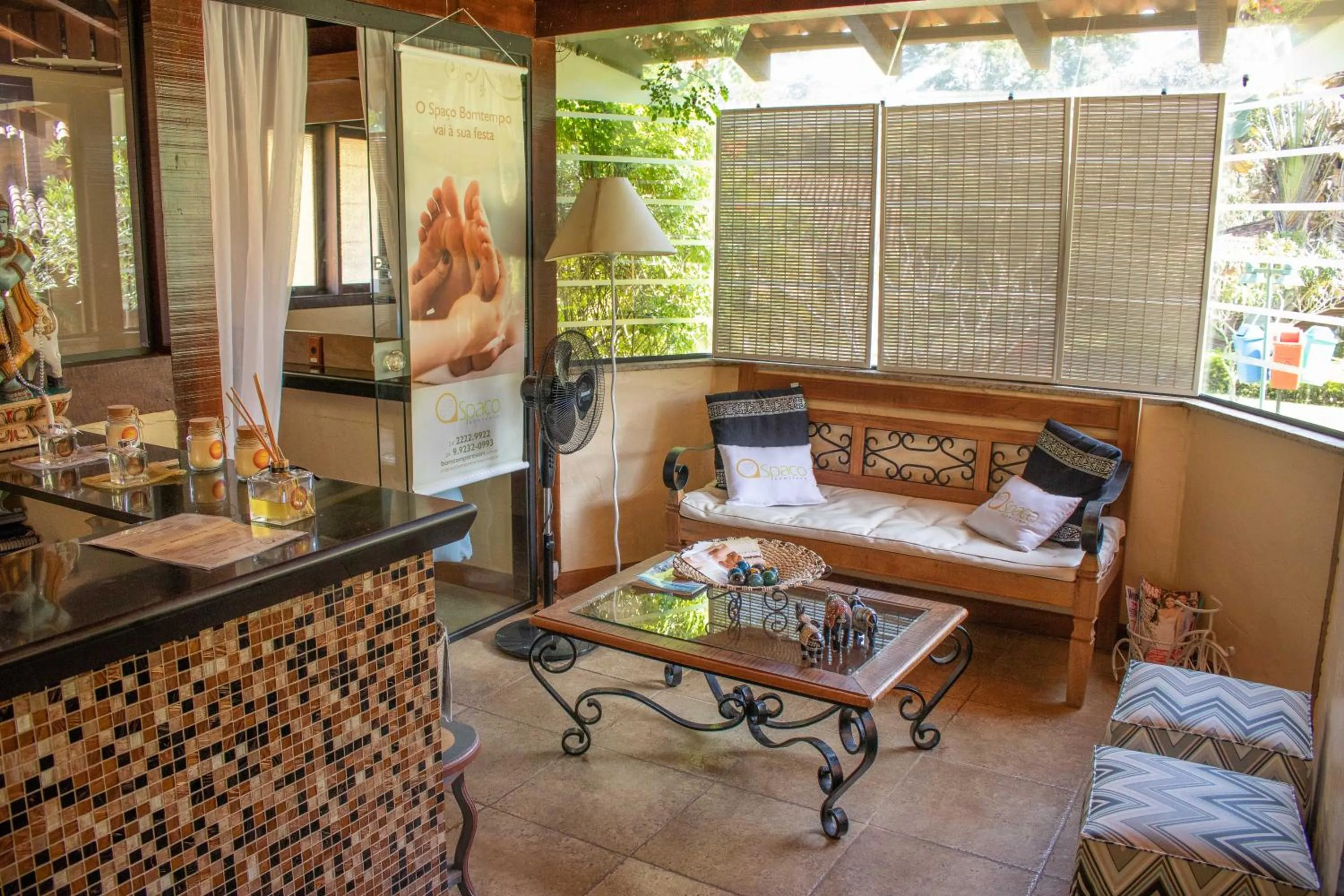 Living room in Bomtempo Itaipava by Castelo Itaipava