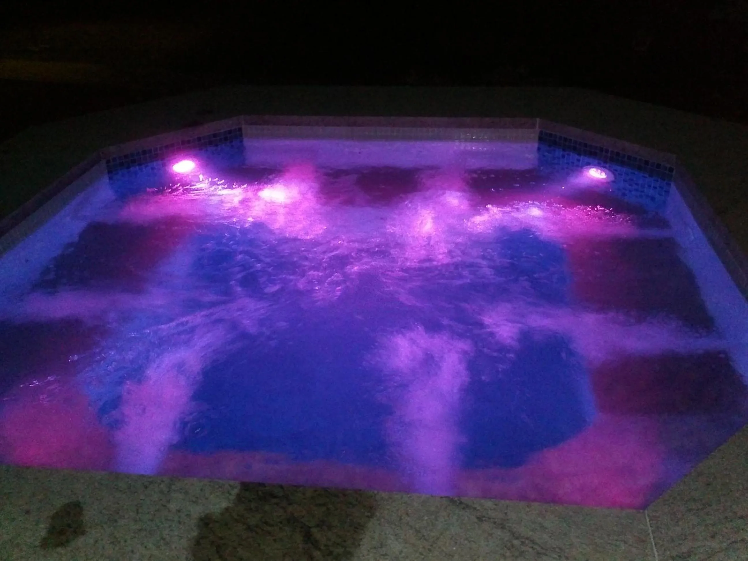 Hot Tub in Bomtempo Itaipava by Castelo Itaipava