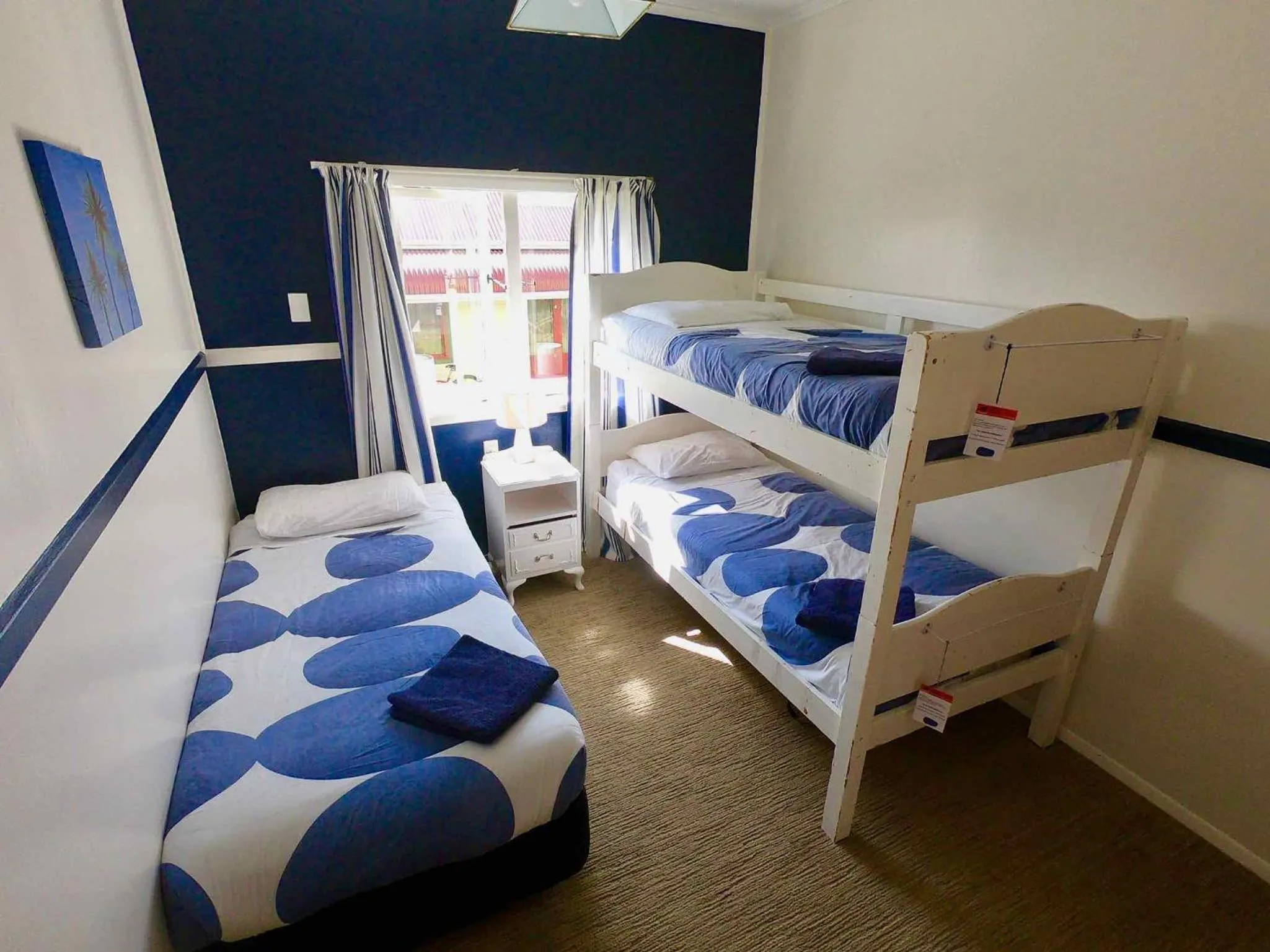 Bed in Ducks & Drakes Boutique Motel & Backpackers