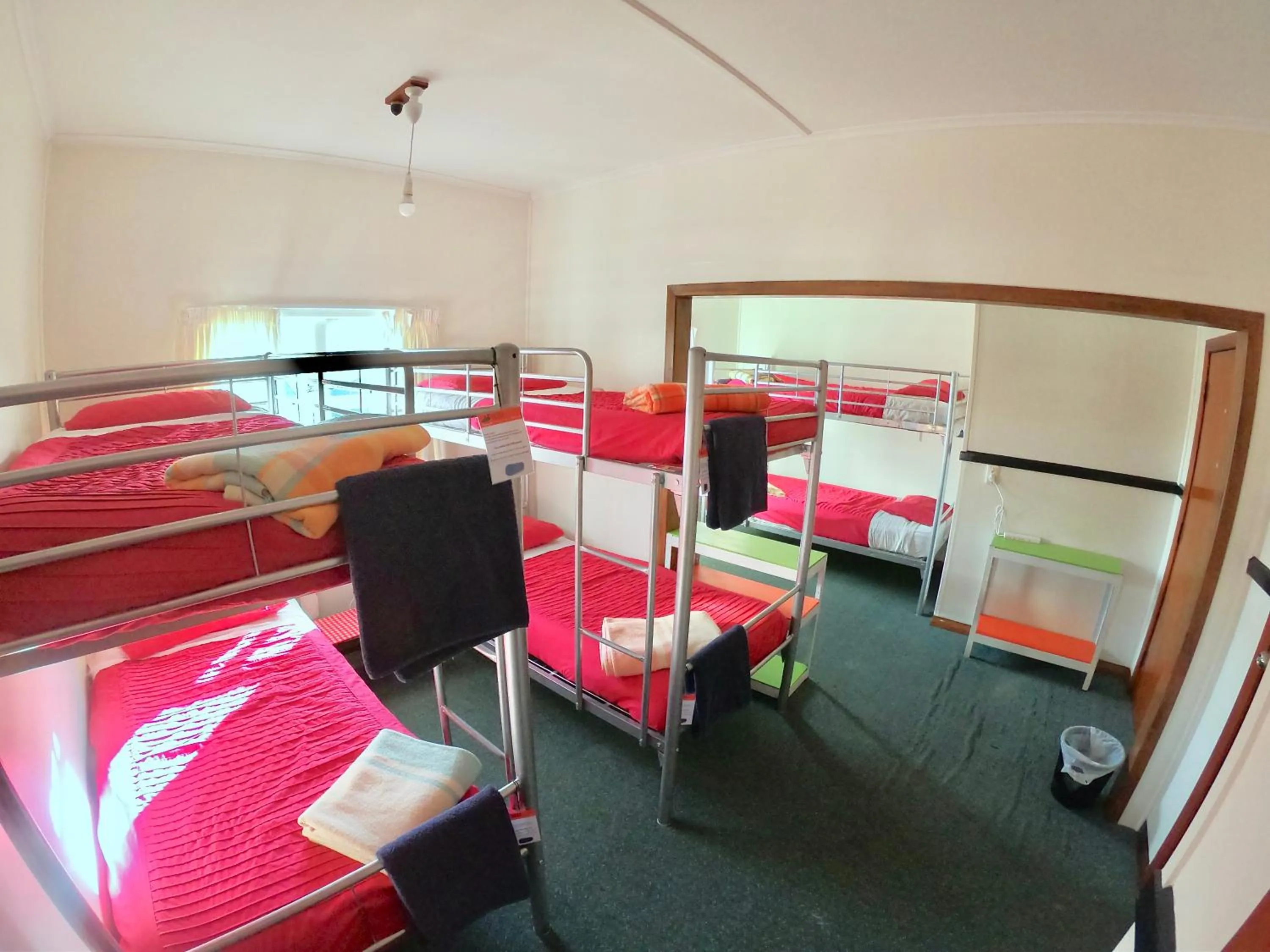 Bed in Ducks & Drakes Boutique Motel & Backpackers