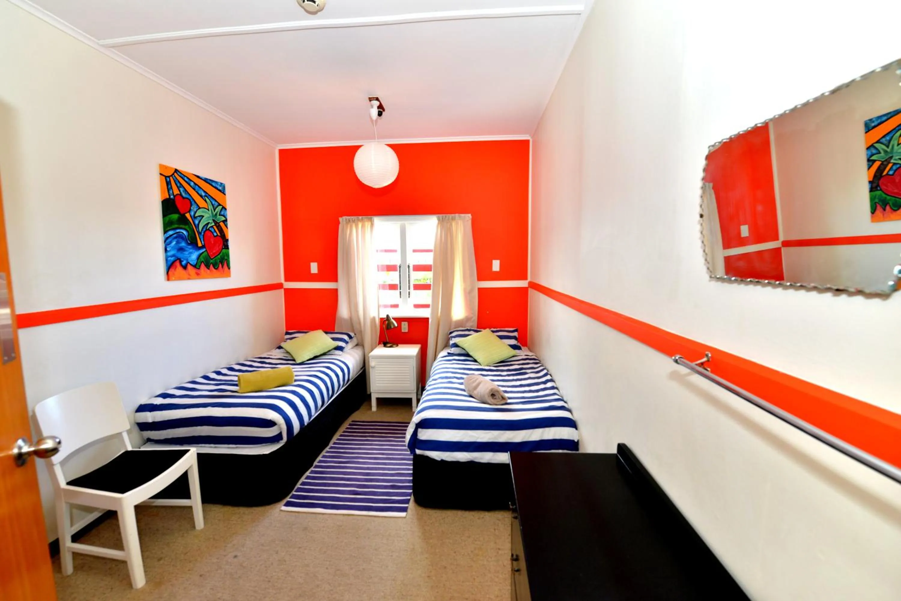 Photo of the whole room, Bed in Ducks & Drakes Boutique Motel & Backpackers