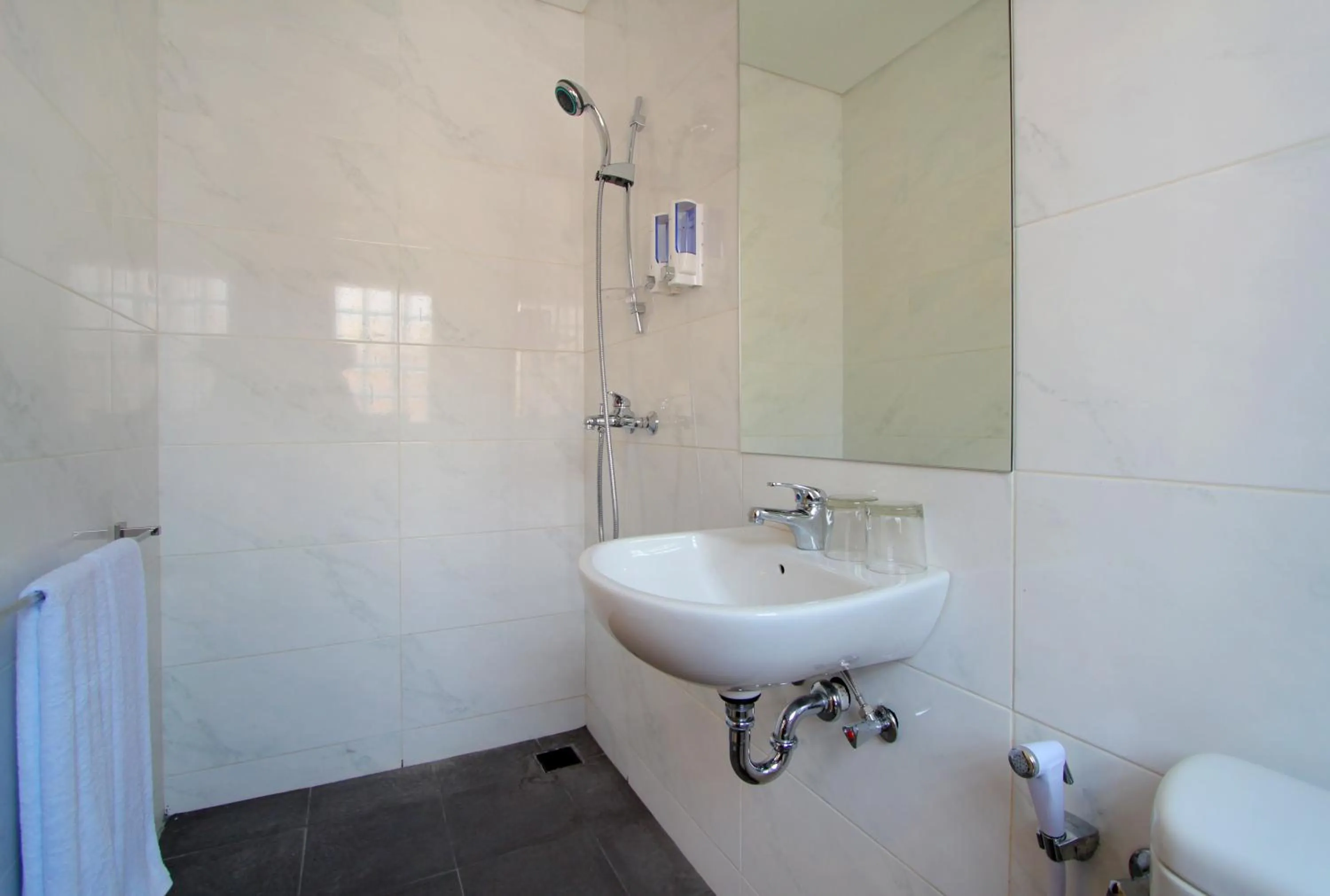 Bathroom in Vansari Hotel