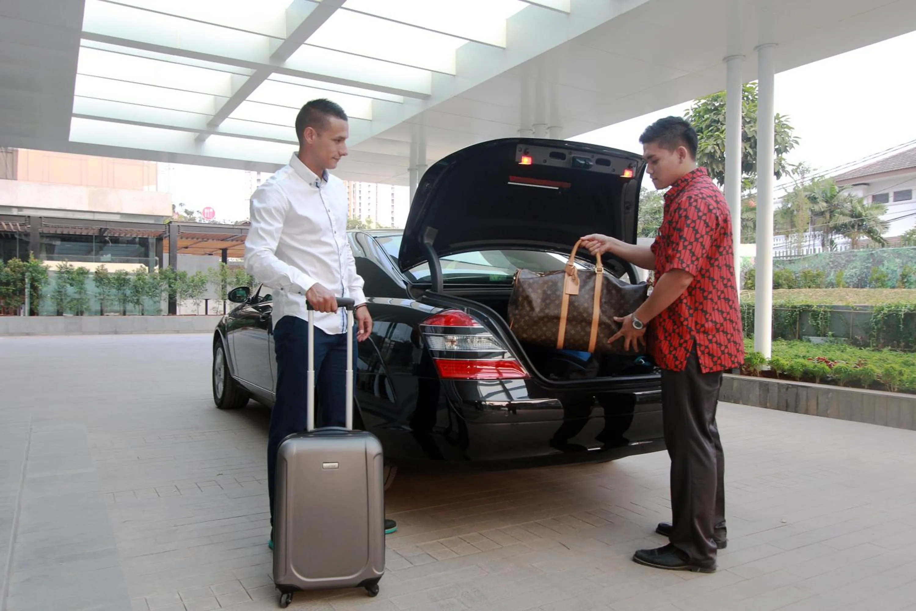 Staff in Ra Premiere Simatupang