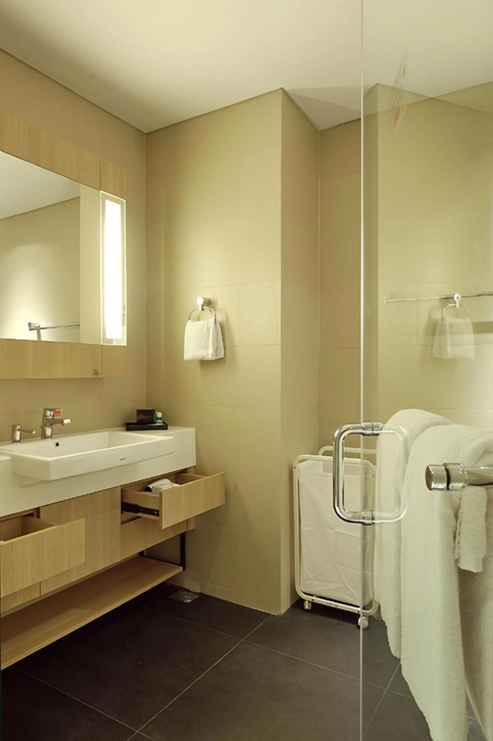 Bathroom in Ra Premiere Simatupang