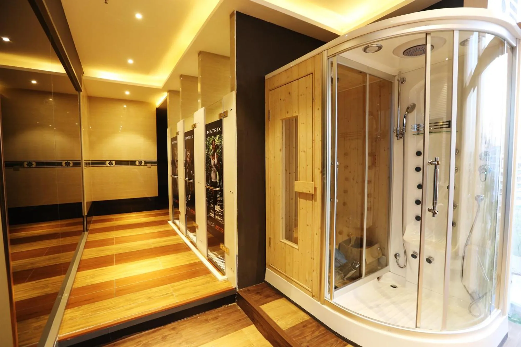 Shower in The Bazaar Hotel Bangkok - MRT Lat Phrao Ratchadapisek