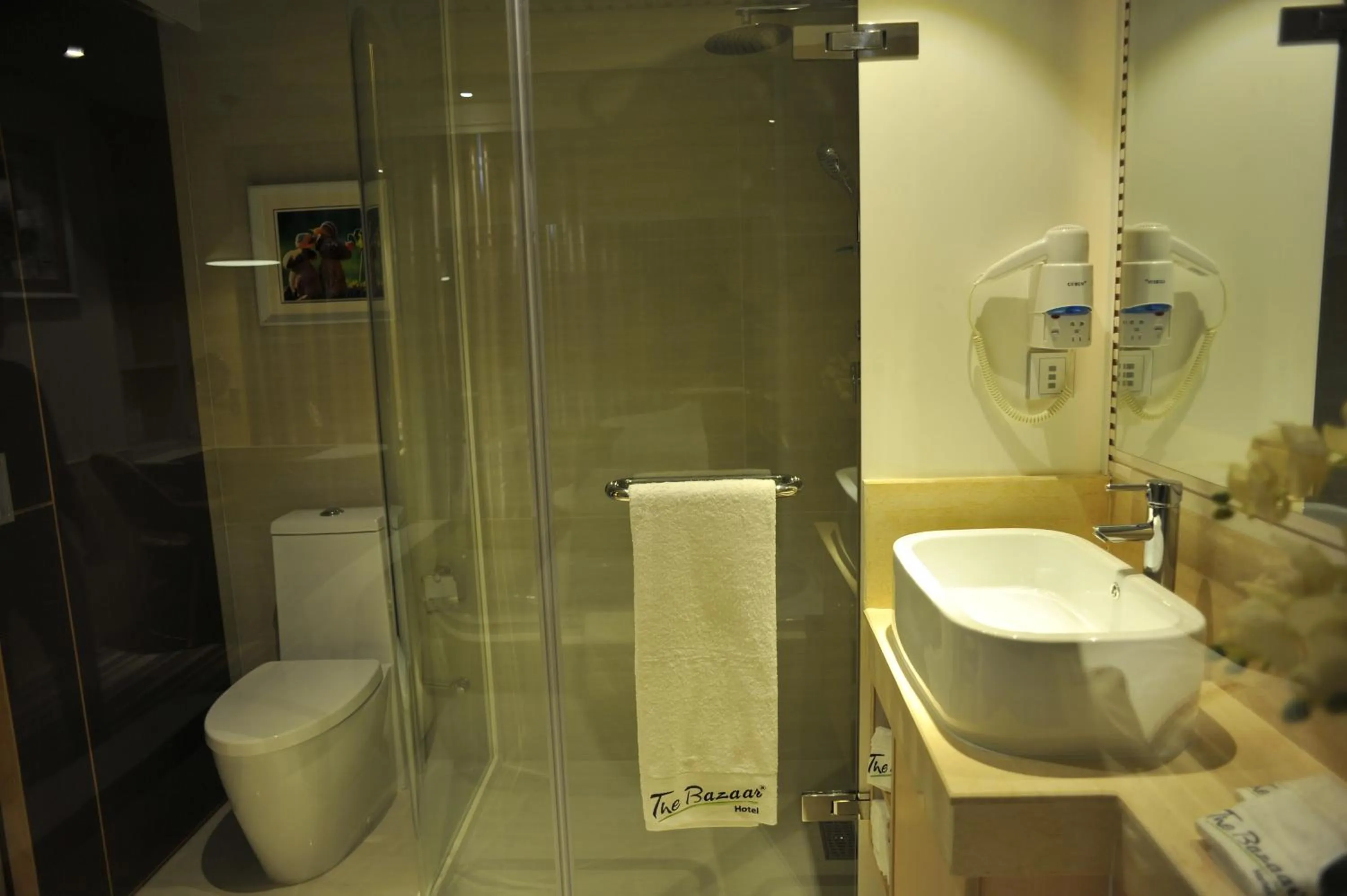 Shower in The Bazaar Hotel Bangkok - MRT Lat Phrao Ratchadapisek