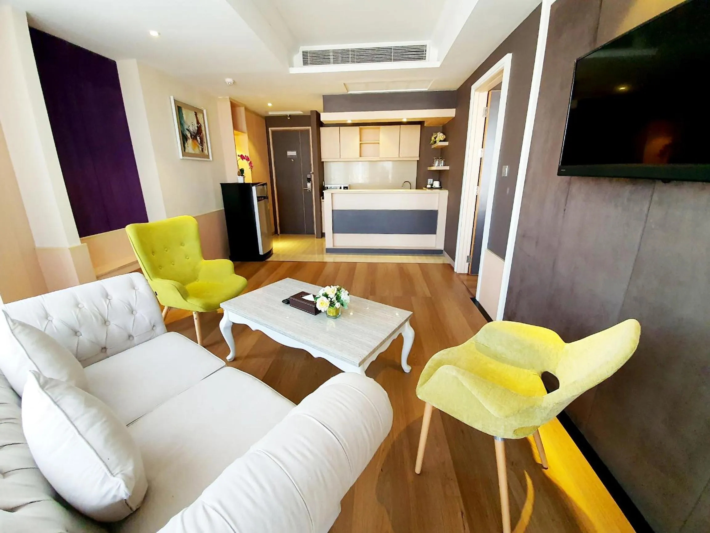 Living room in The Bazaar Hotel Bangkok - MRT Lat Phrao Ratchadapisek