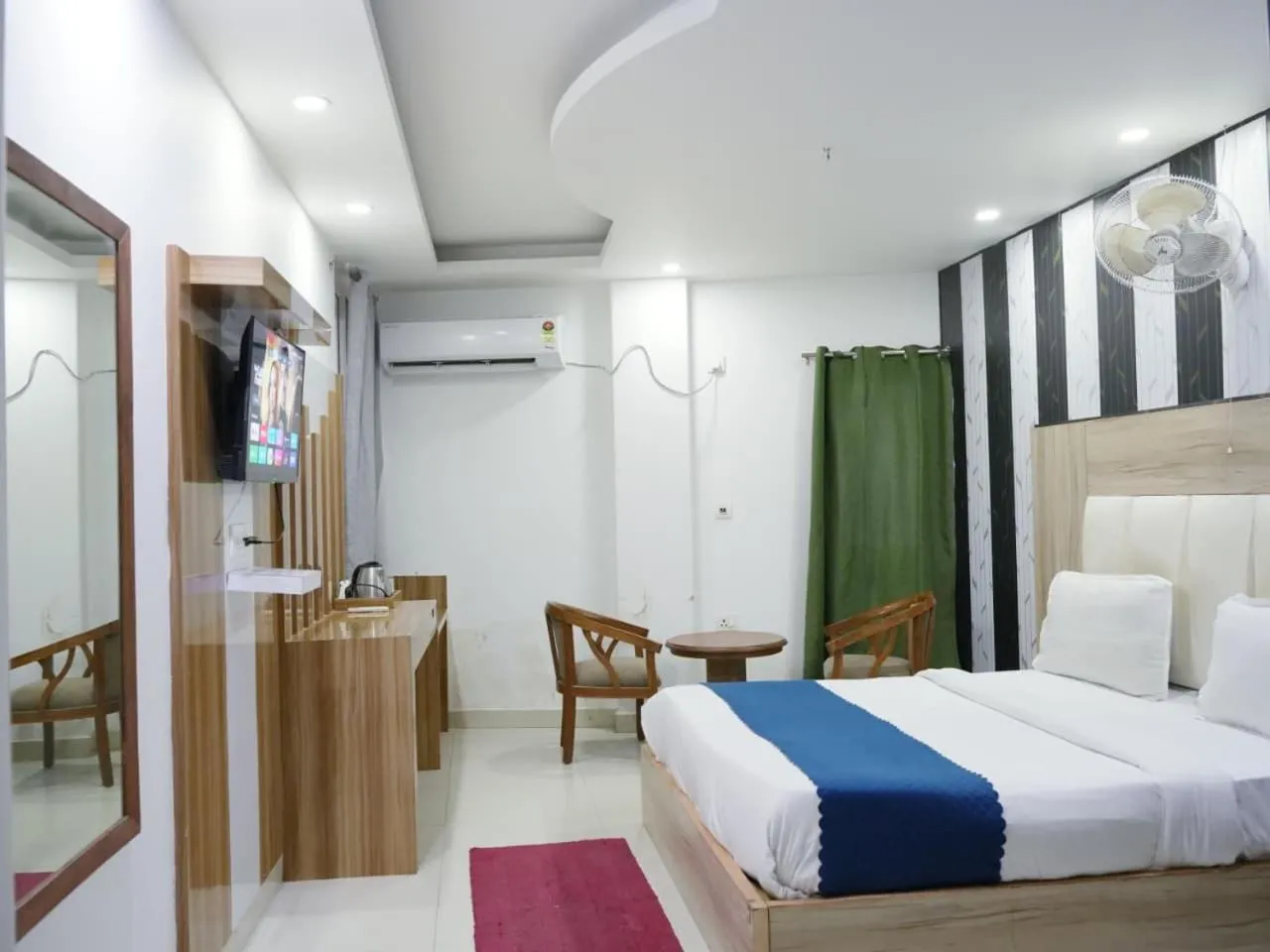 Bed in Hotel Modesty#Delhi Near By IGI Airport
