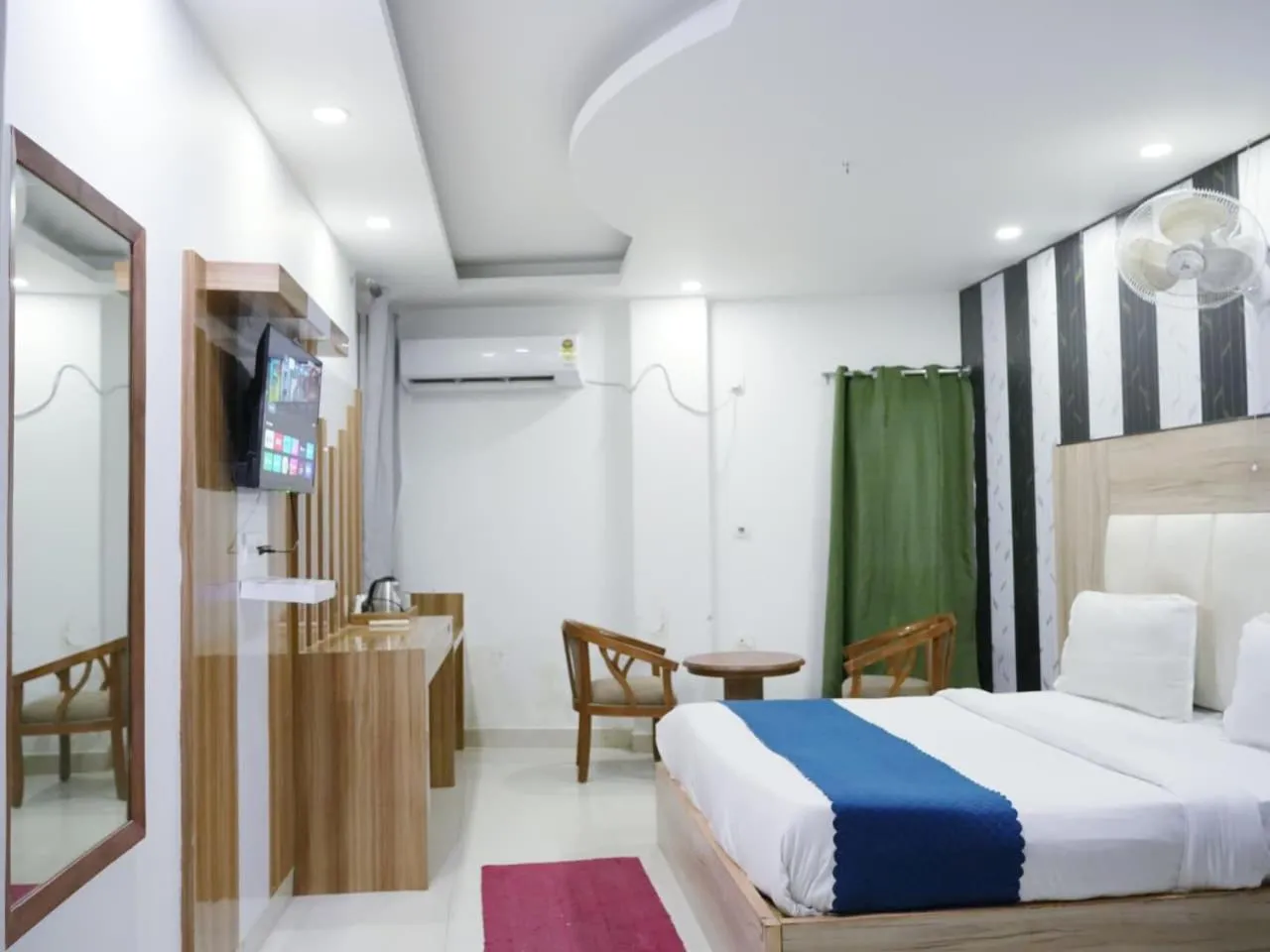 Bed in Hotel Modesty#Delhi Near By IGI Airport