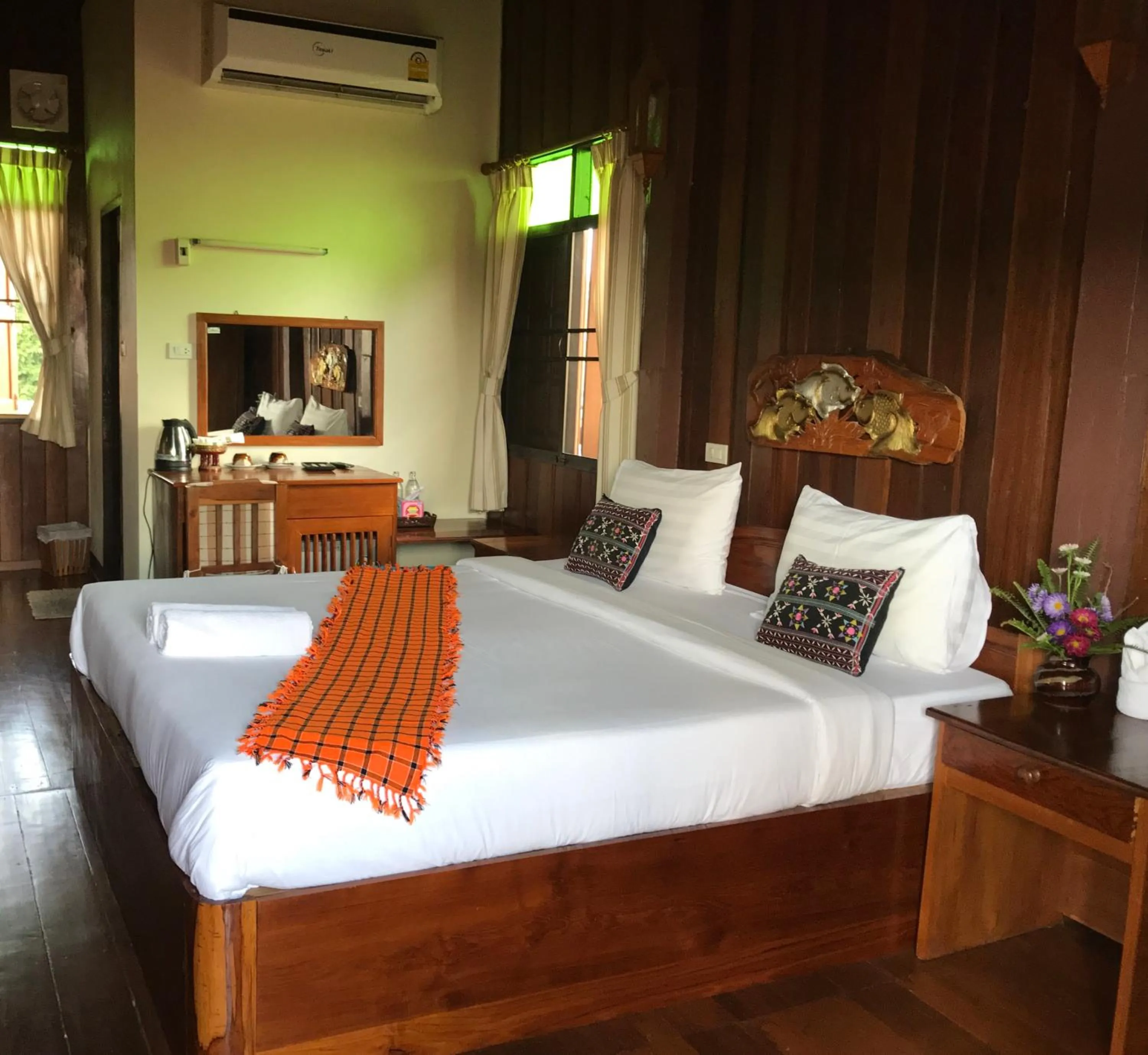 Photo of the whole room, Bed in Mitkhoonyoum Hotel