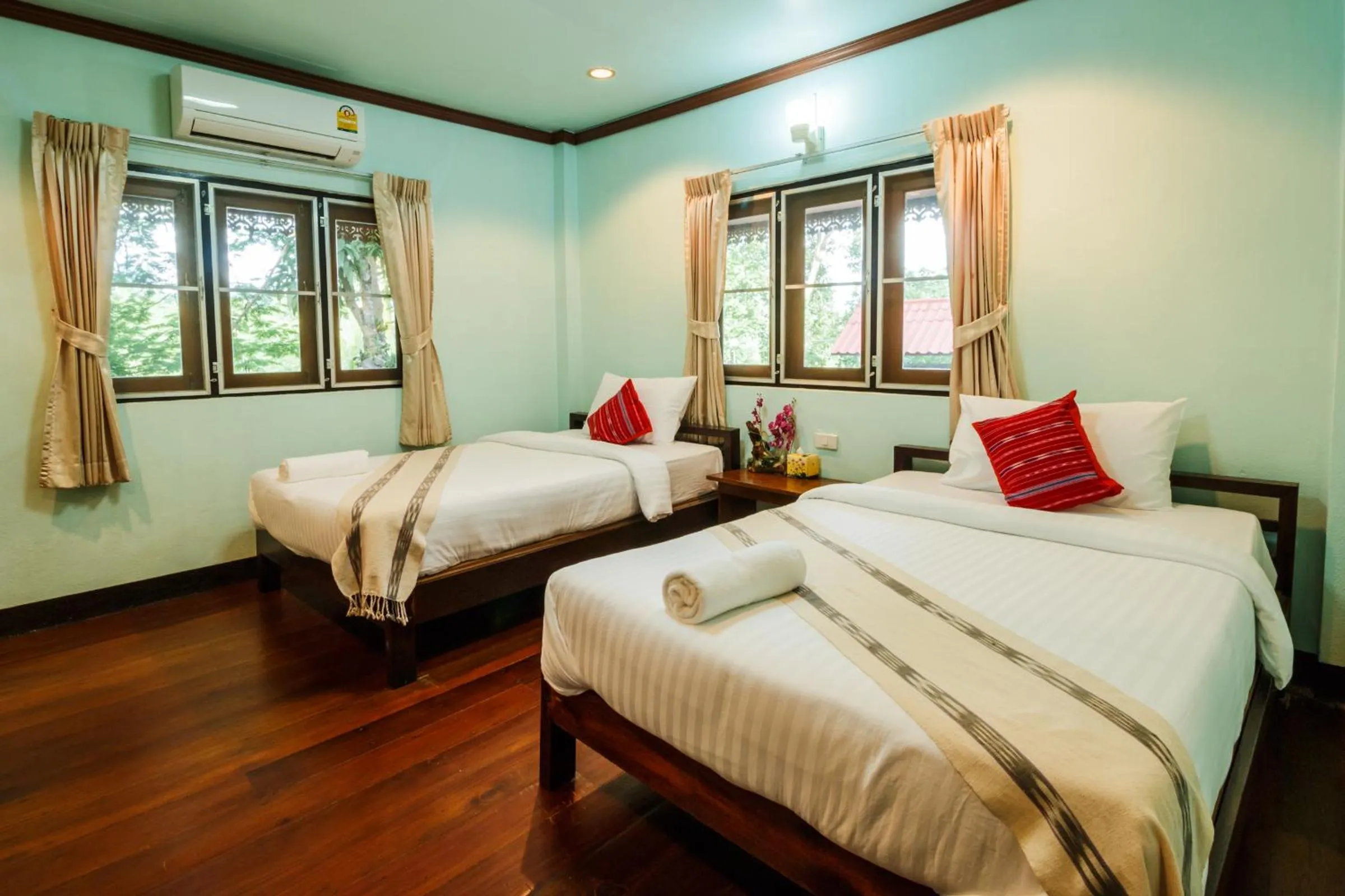 Photo of the whole room, Bed in Mitkhoonyoum Hotel