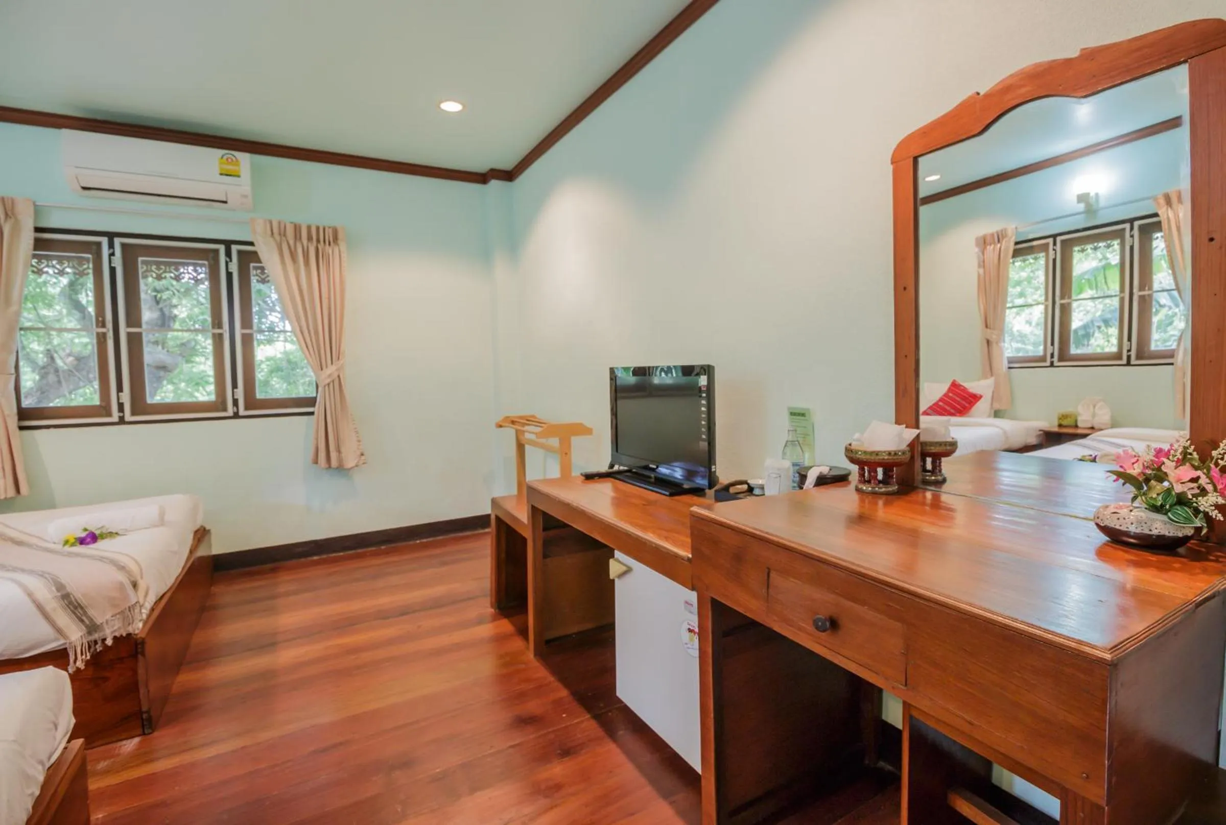 Photo of the whole room, Bed in Mitkhoonyoum Hotel