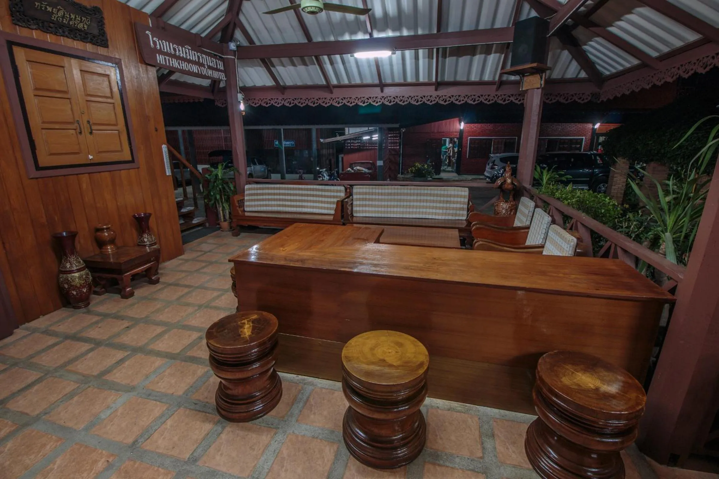 Communal lounge/ TV room in Mitkhoonyoum Hotel