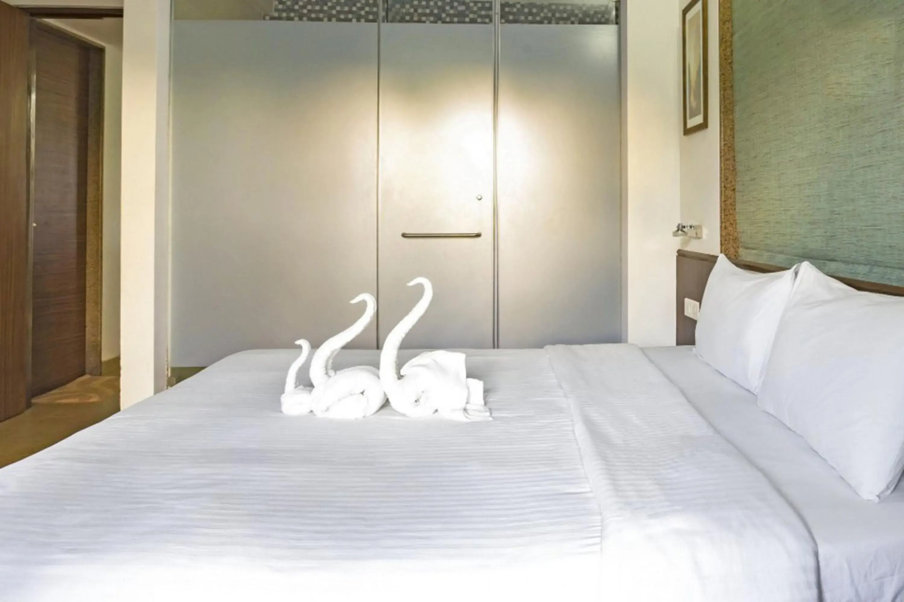 Three-Bedroom Suite in La Vida Studio Inn Baga- Goa- By Lords Hotels and Resorts Three-Bedroom Suite in La Vida Studio Inn Baga- Goa- By Lords Hotels and Resorts