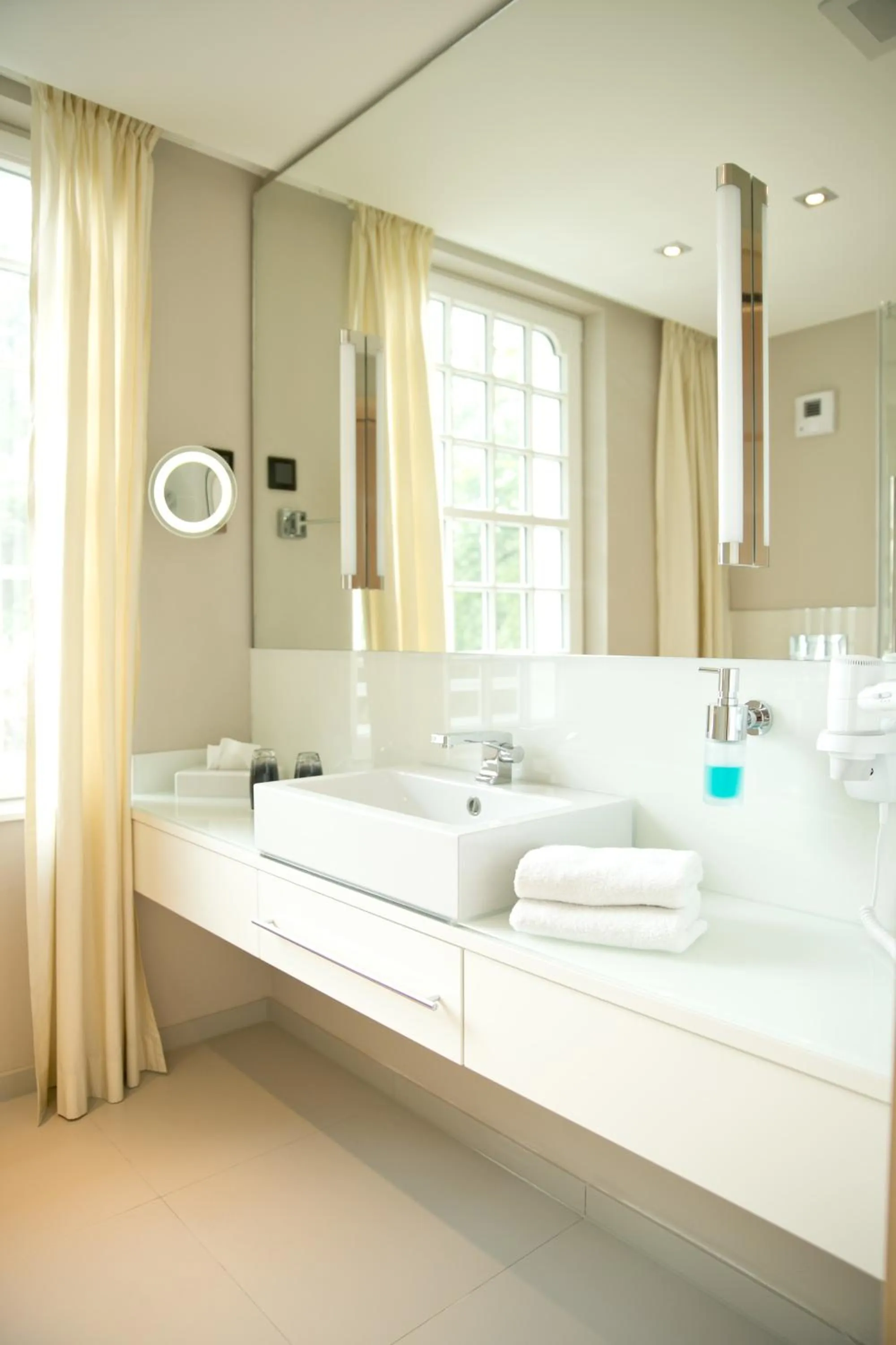 Toilet, Bed in Seminar- & Tagungshotel Große Ledder